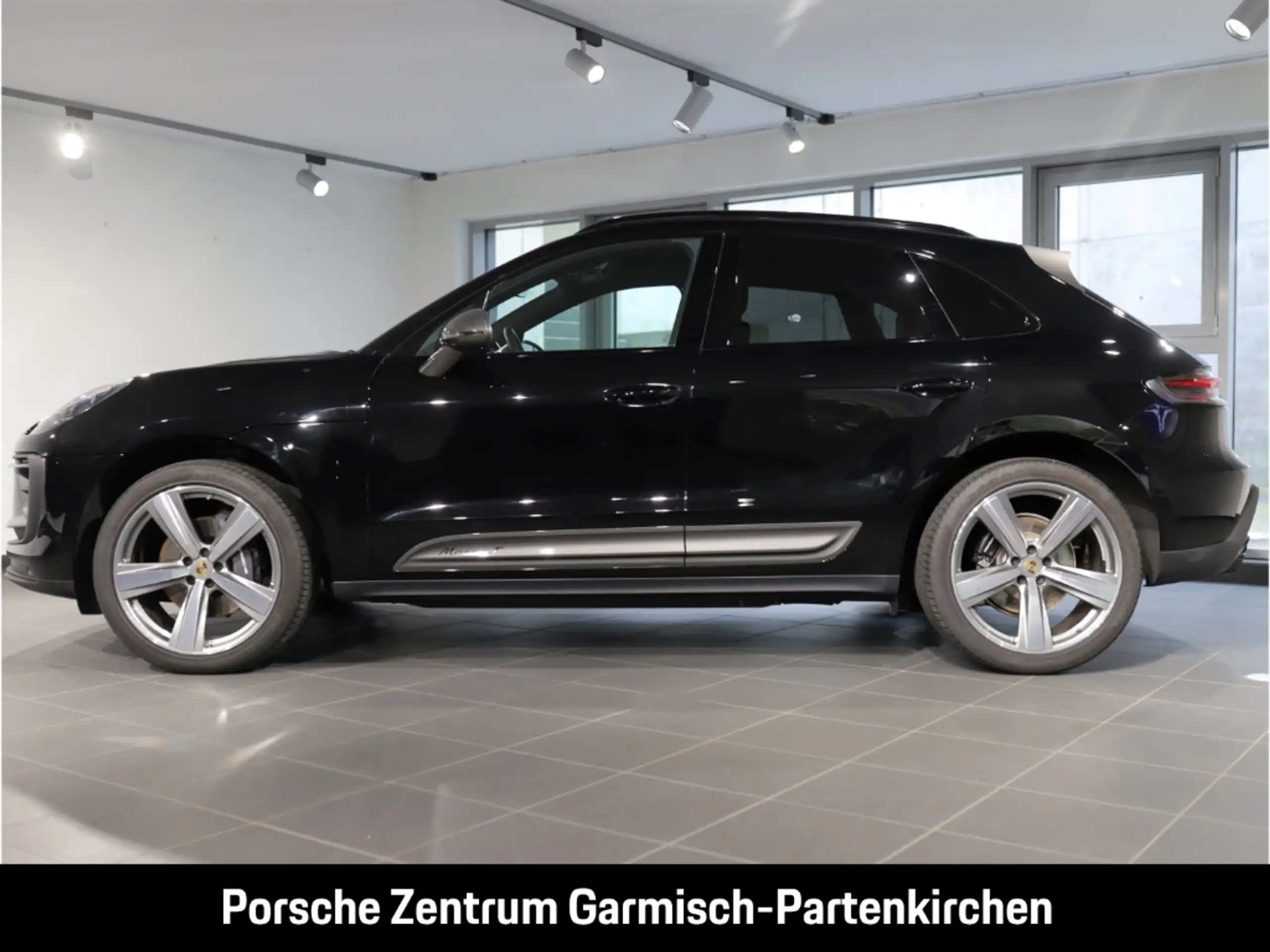 Porsche - Macan