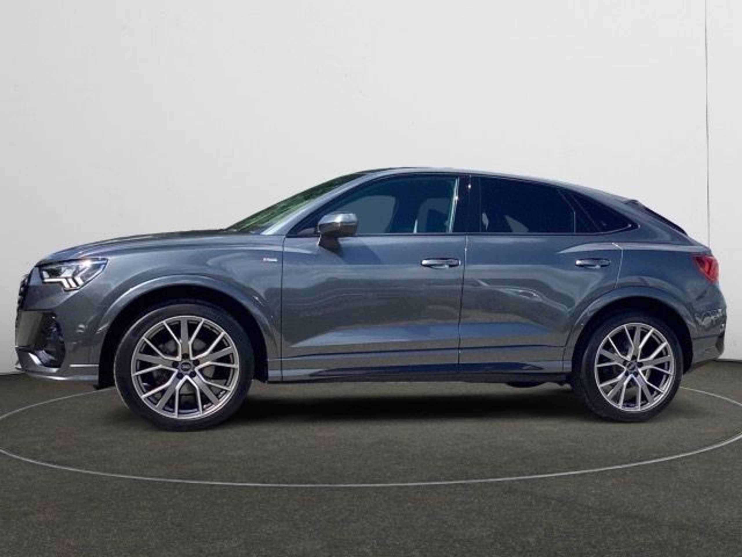 Audi - Q3