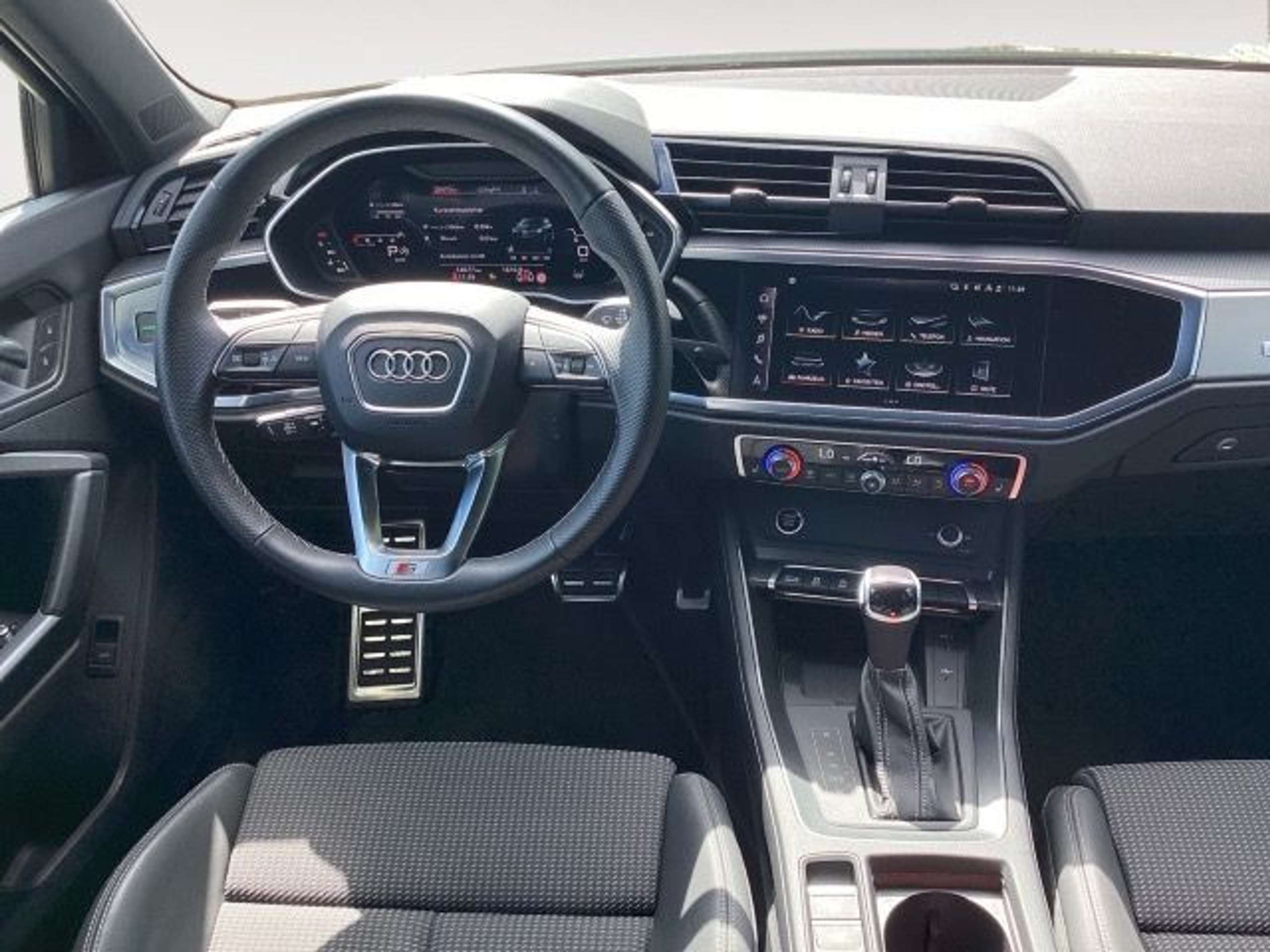 Audi - Q3