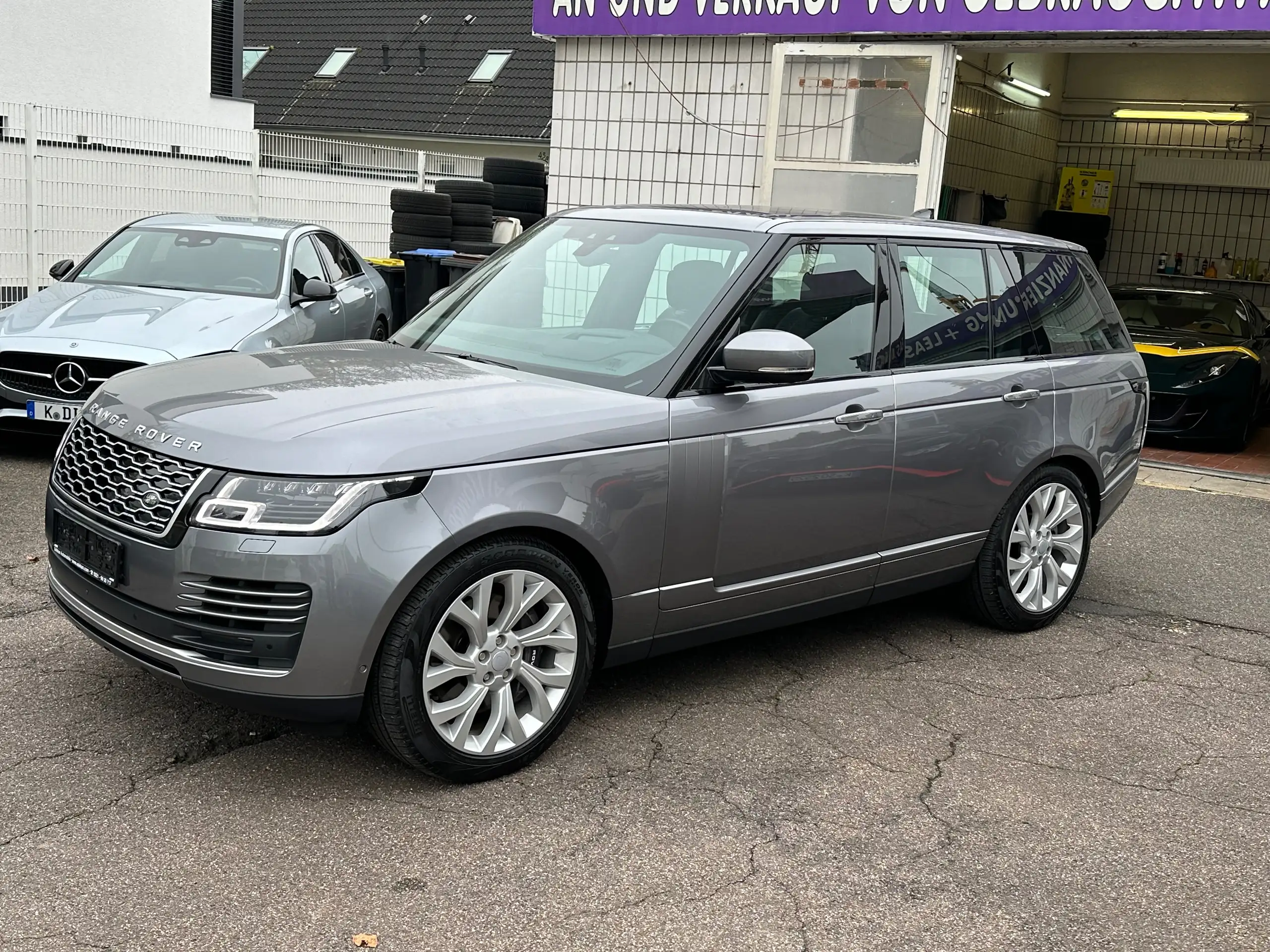 Land Rover - Range Rover