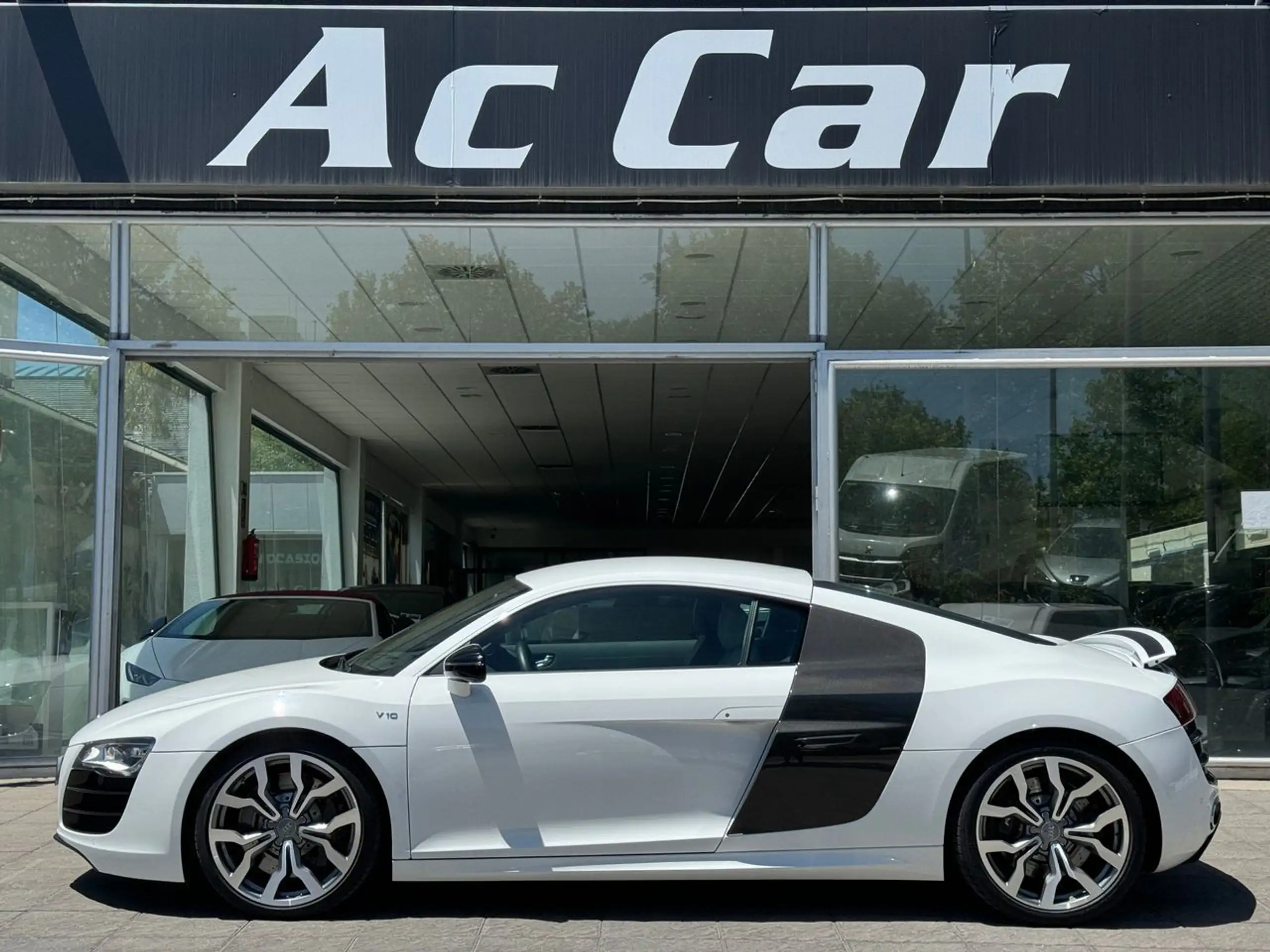 Audi - R8