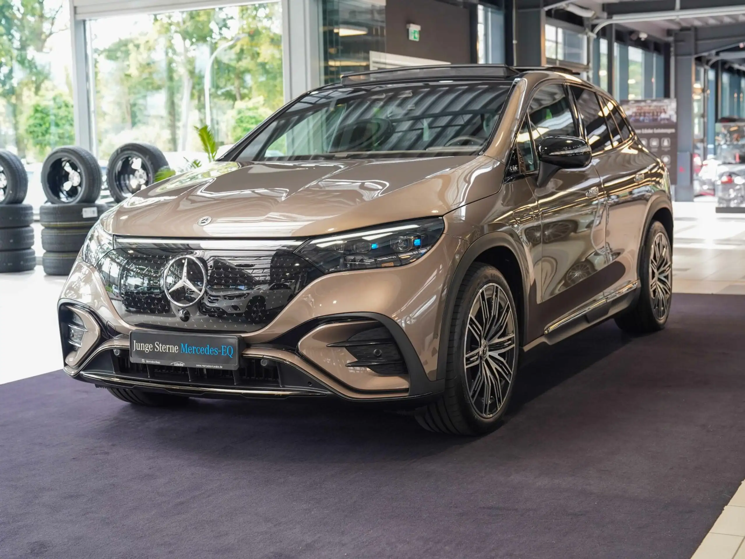 Mercedes-Benz - EQE SUV