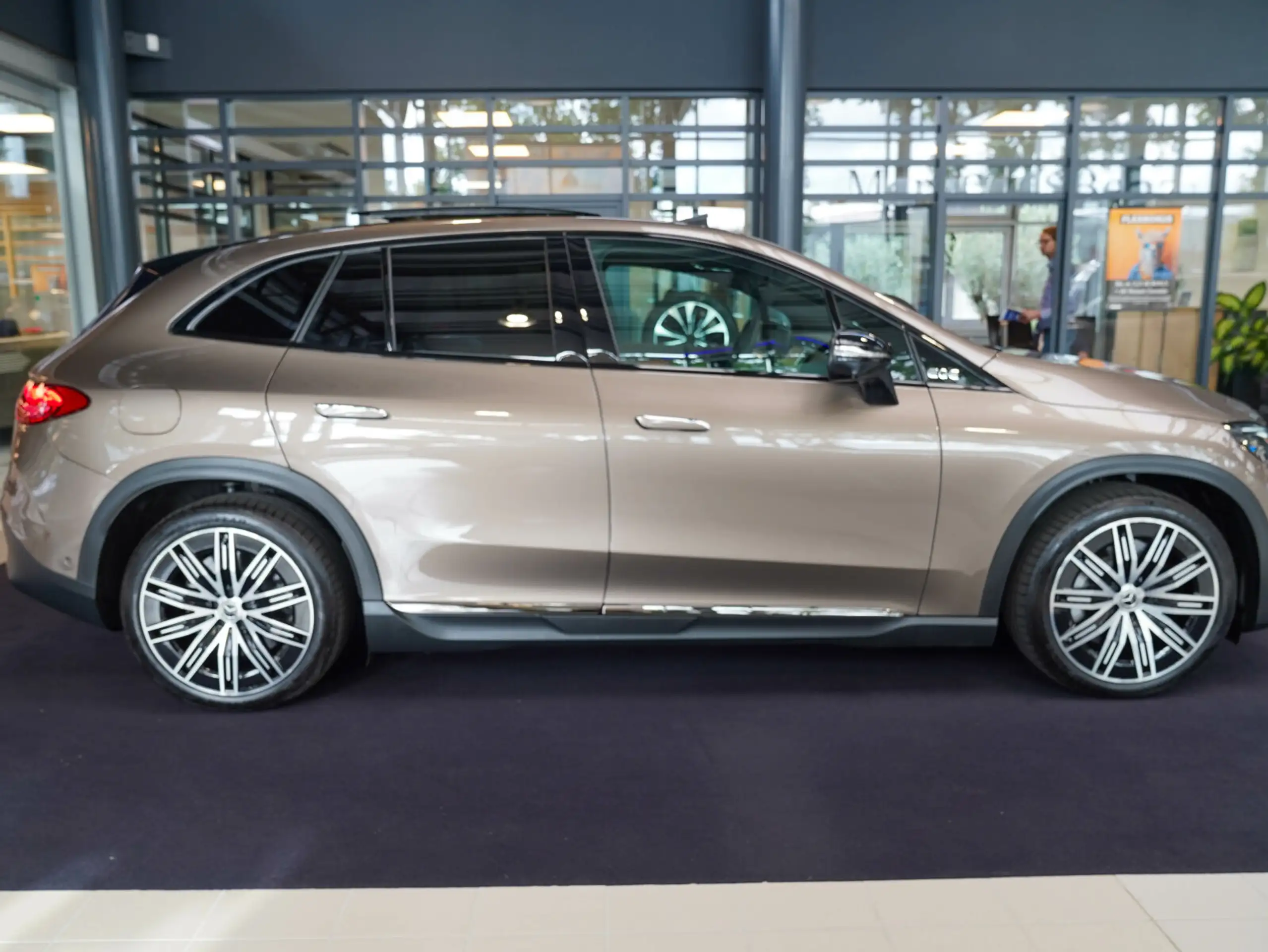 Mercedes-Benz - EQE SUV