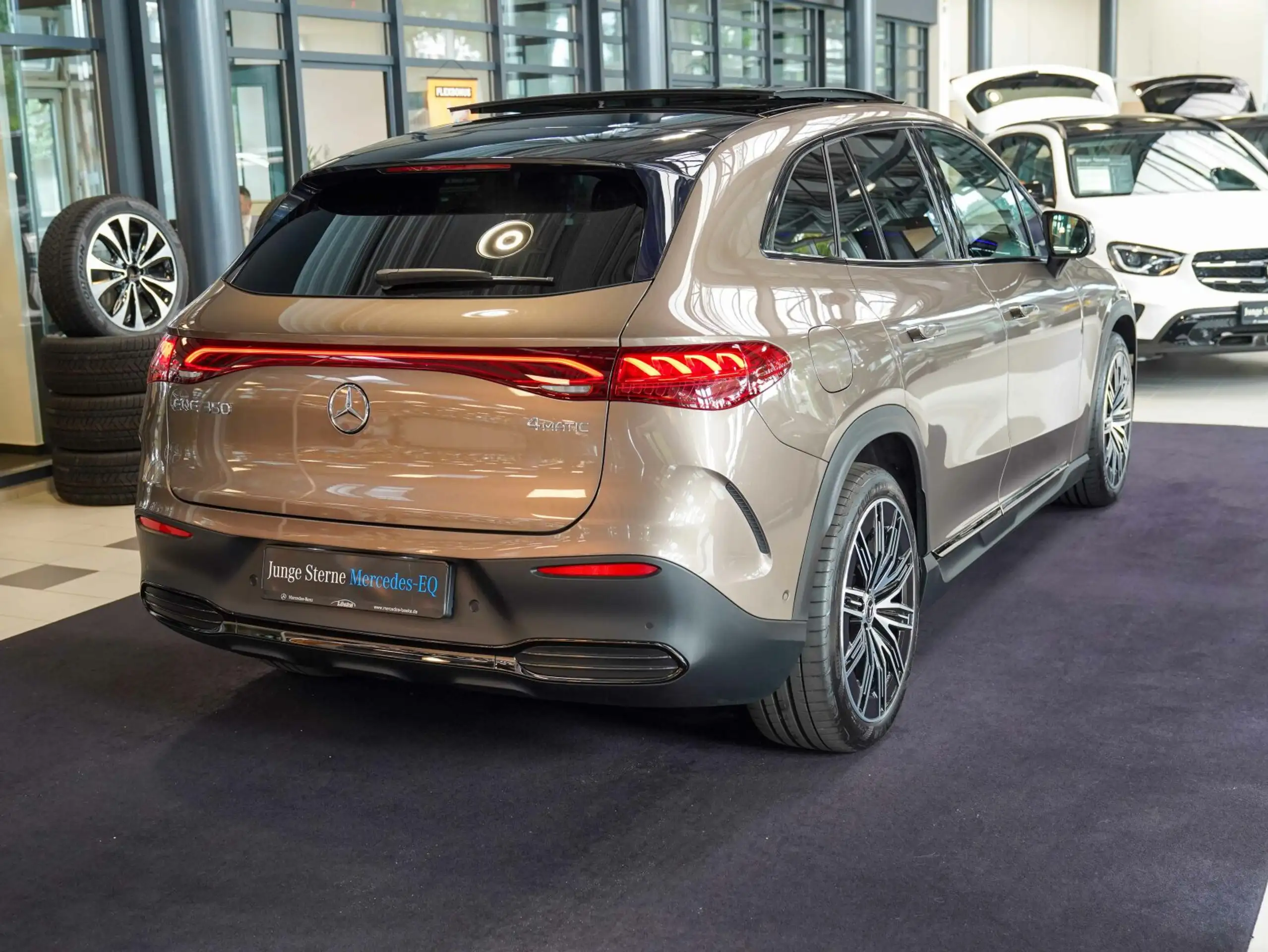 Mercedes-Benz - EQE SUV