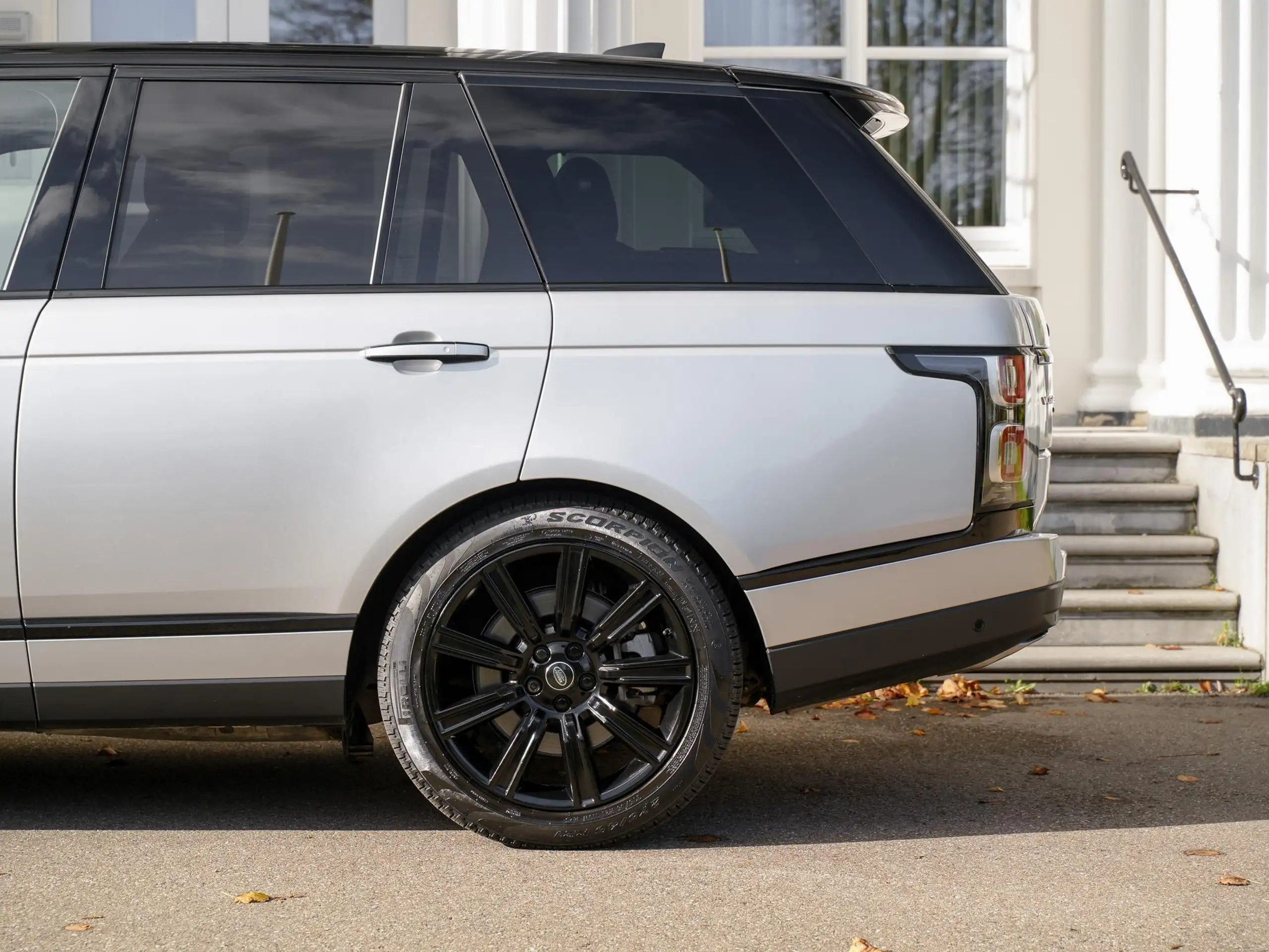 Land Rover - Range Rover