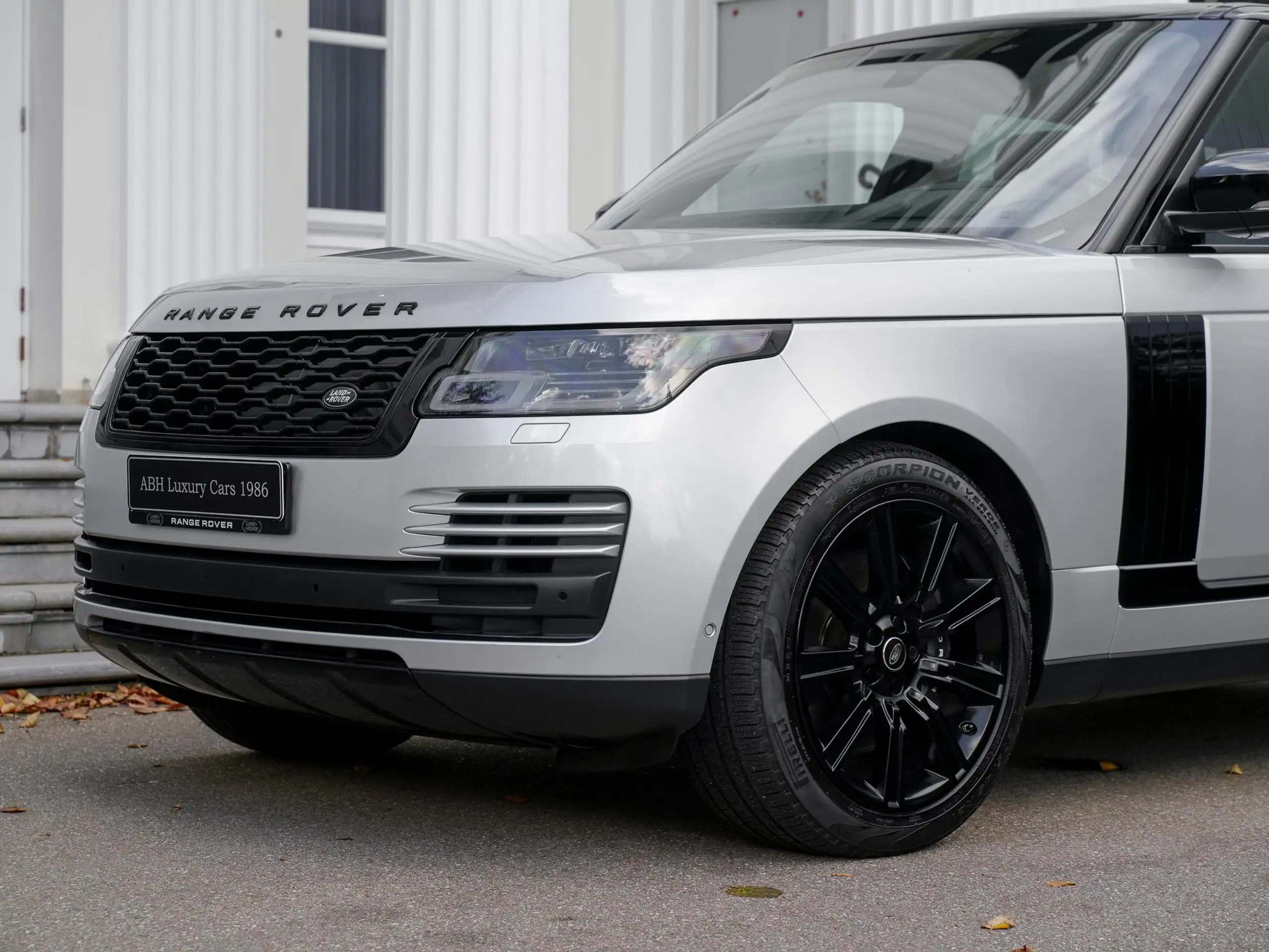 Land Rover - Range Rover