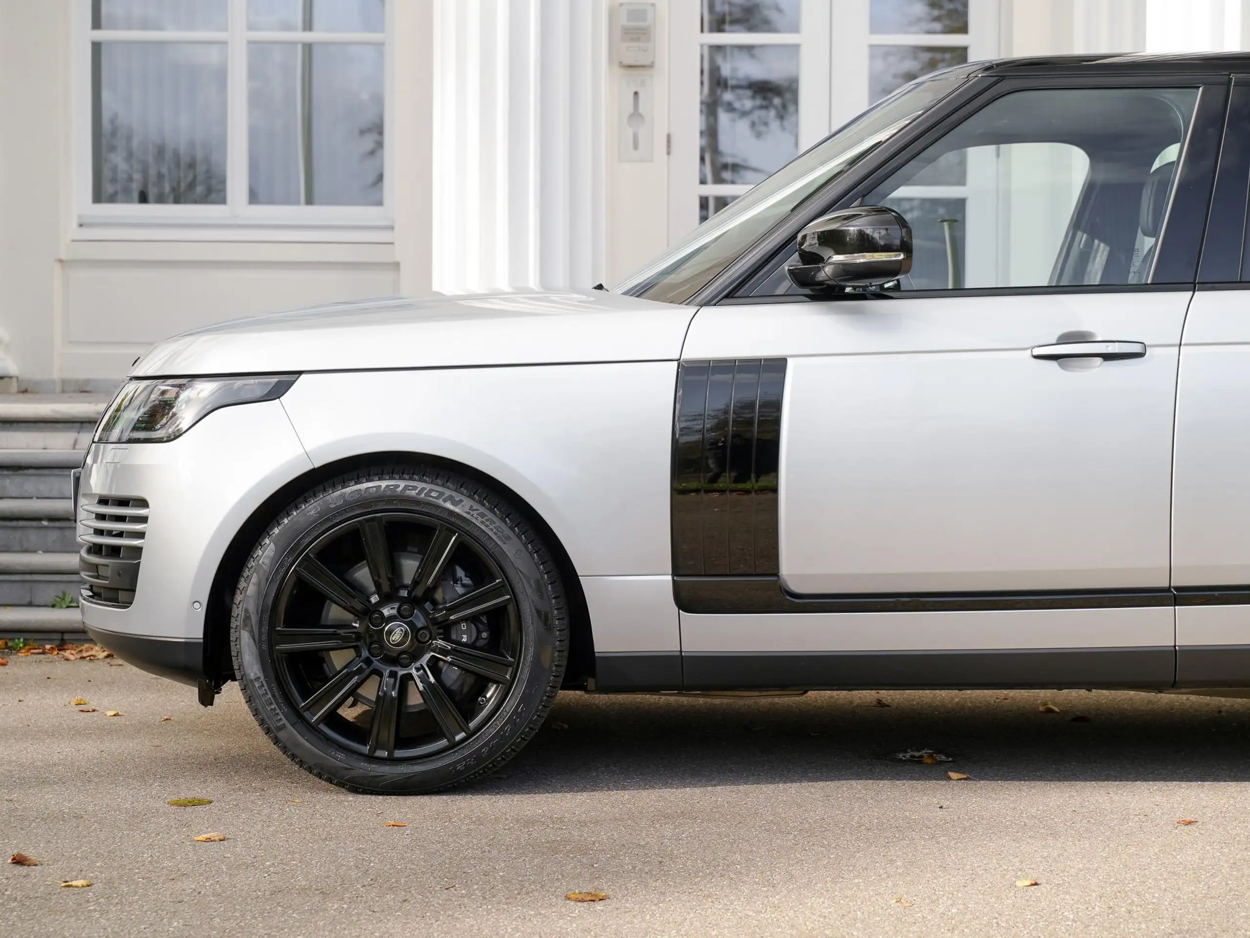 Land Rover - Range Rover