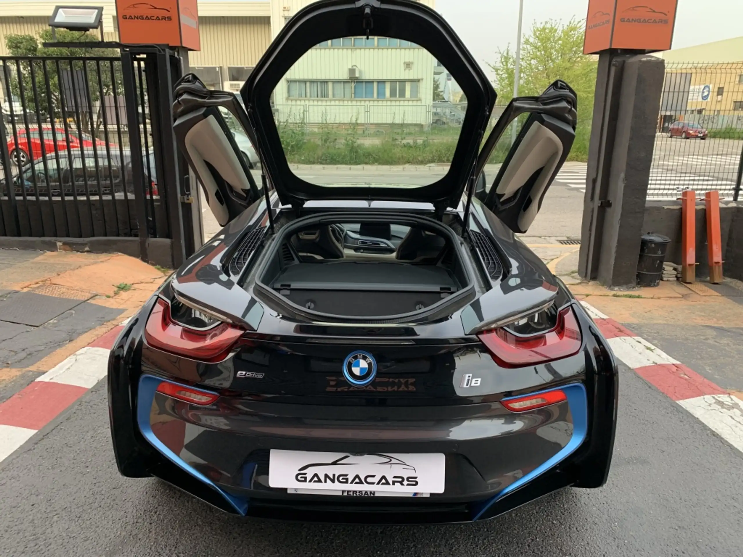 BMW - i8