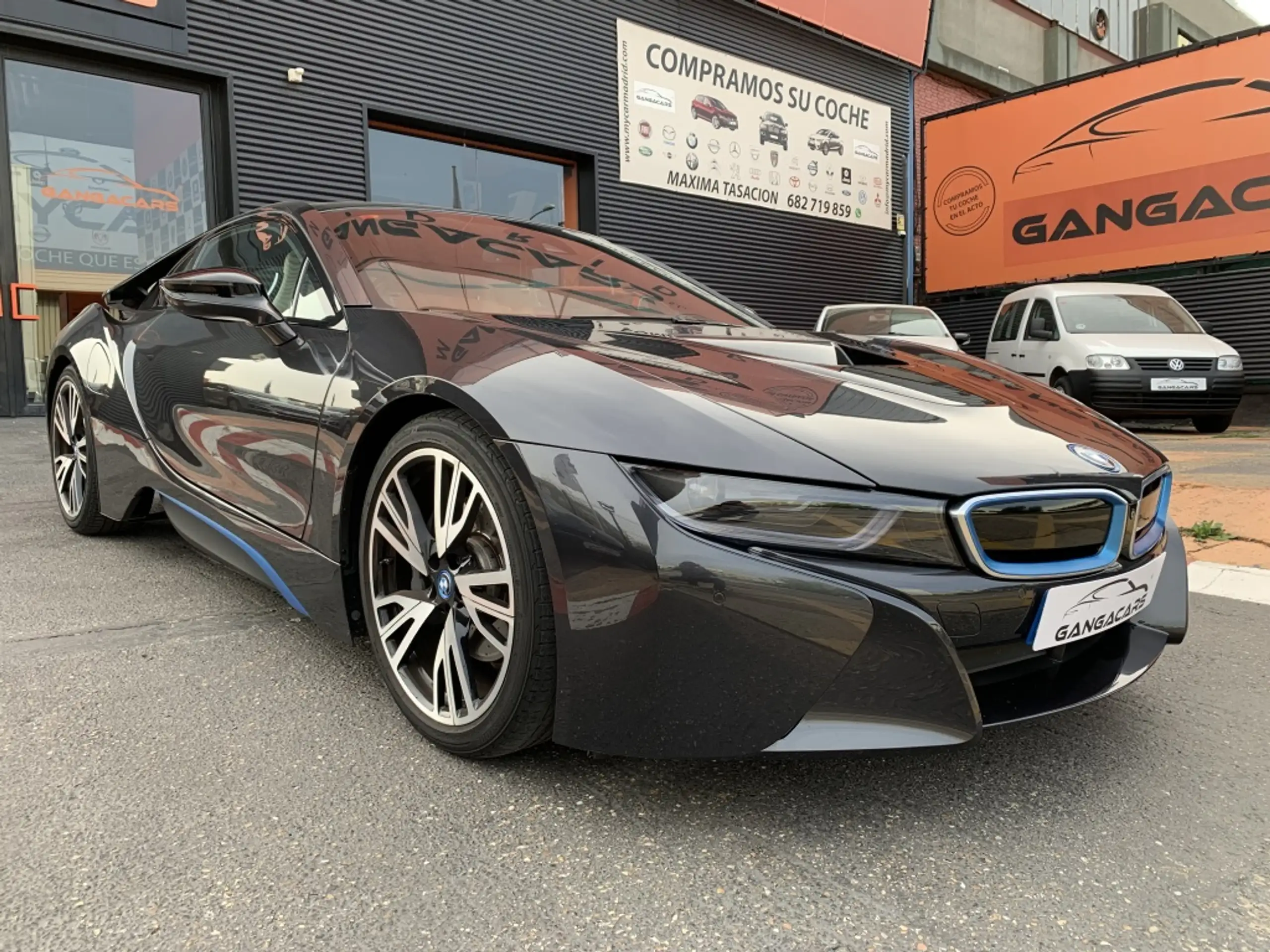 BMW - i8