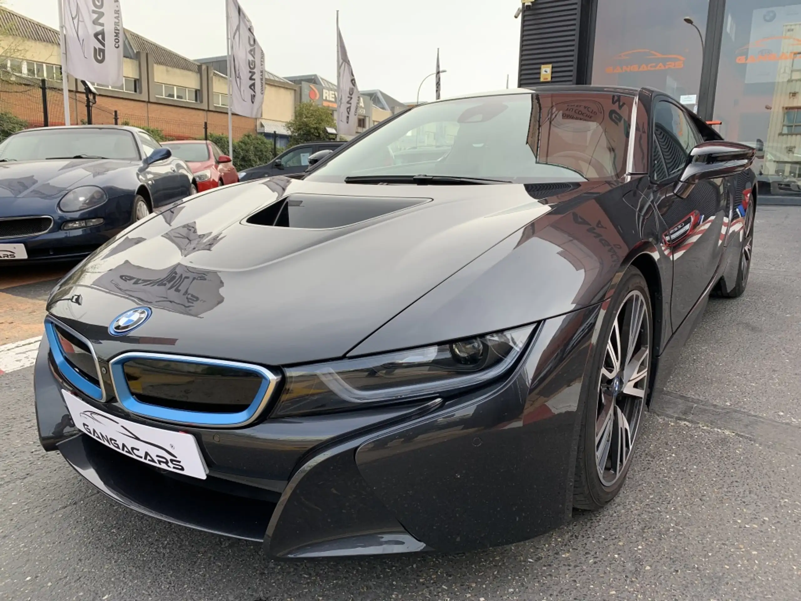 BMW - i8