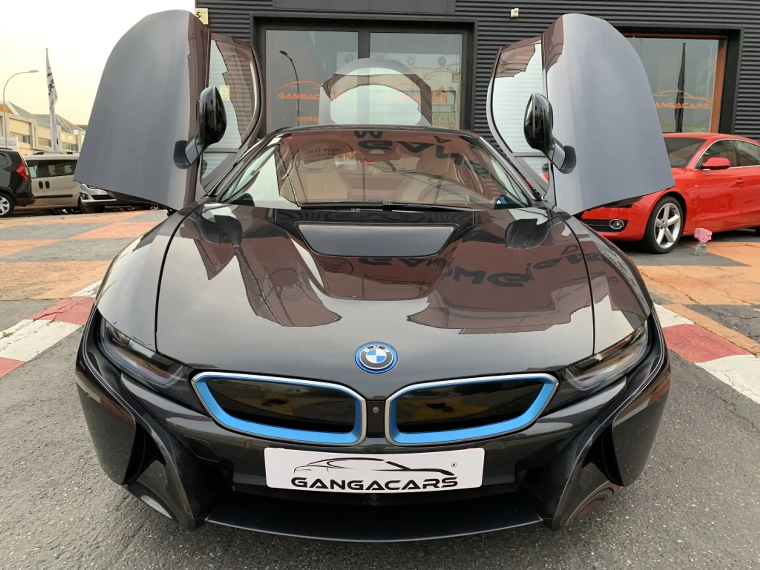 BMW - i8