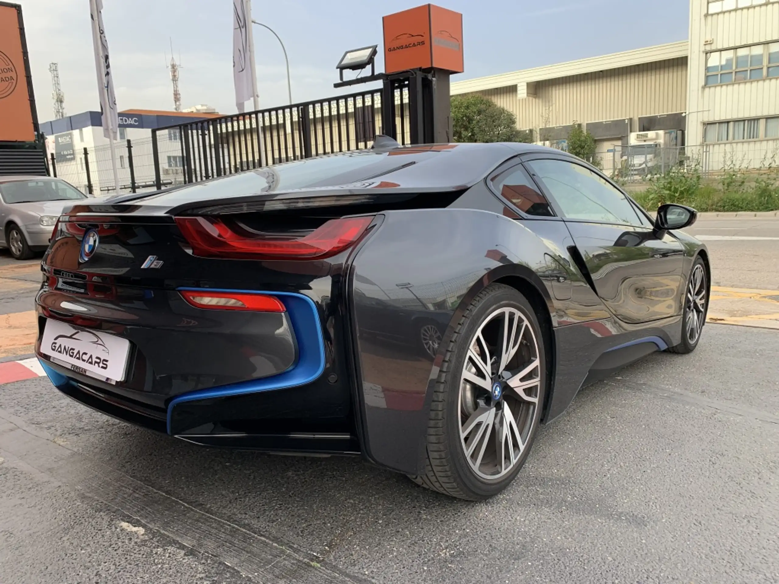 BMW - i8