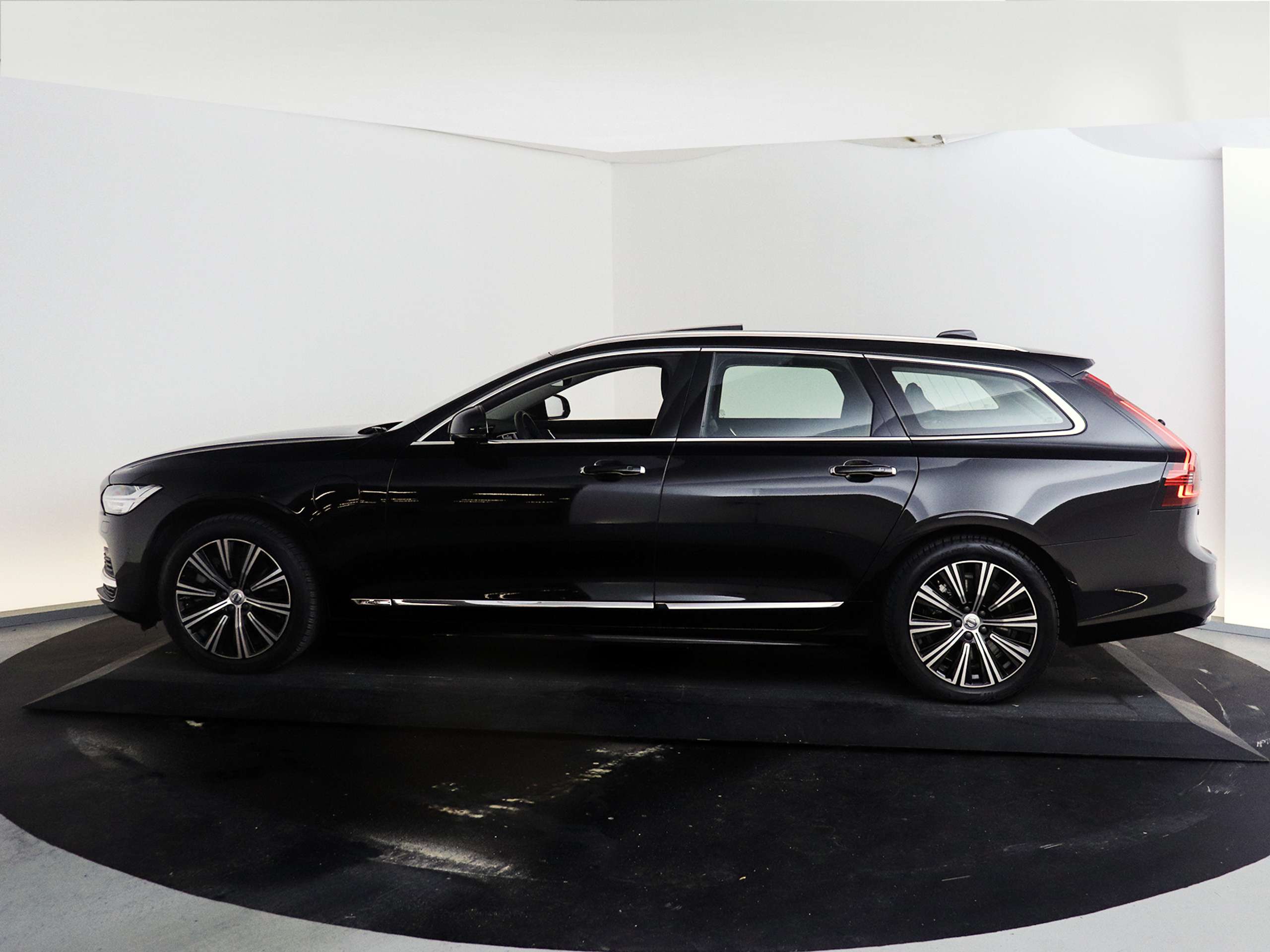 Volvo - V90