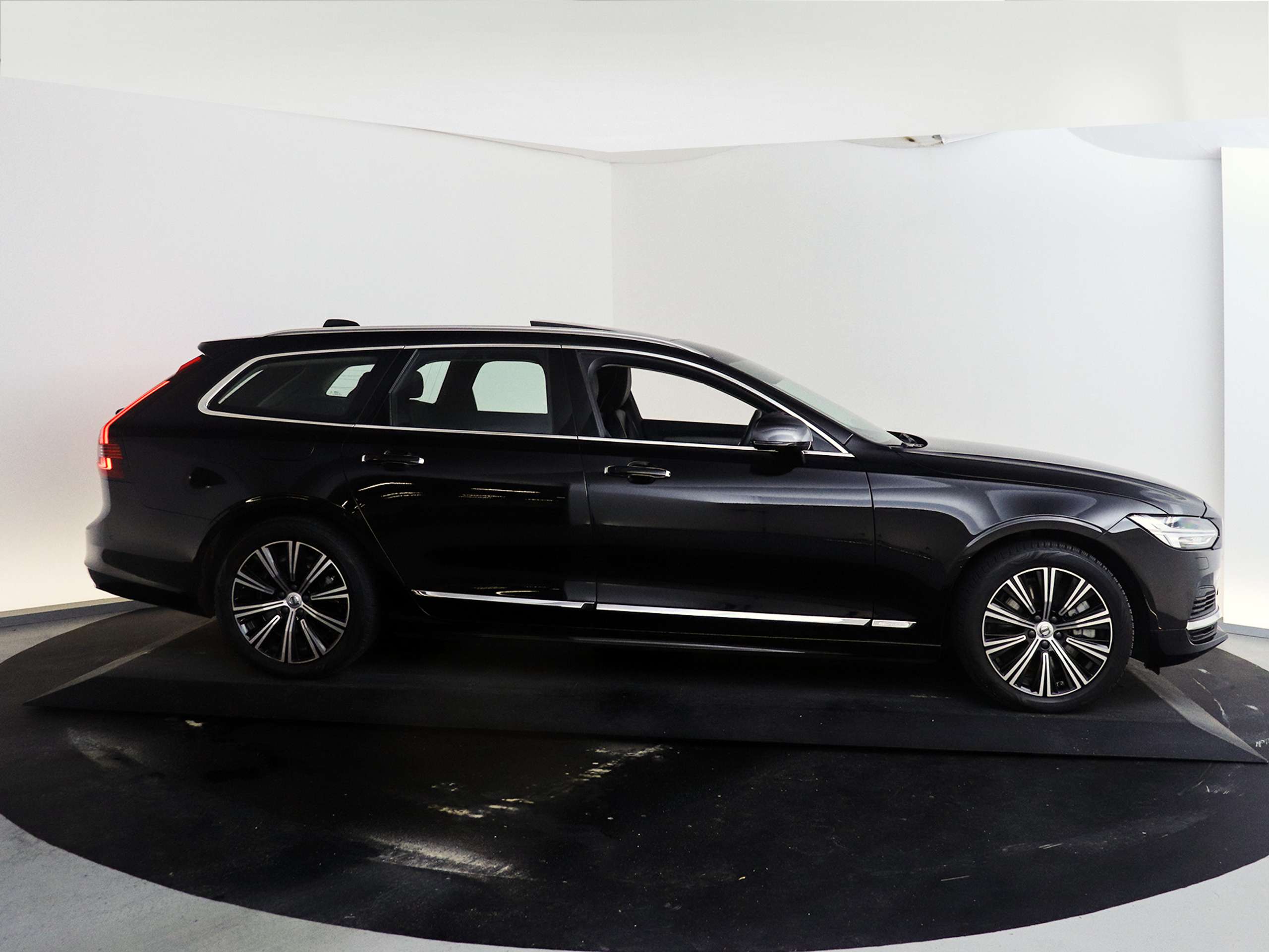 Volvo - V90