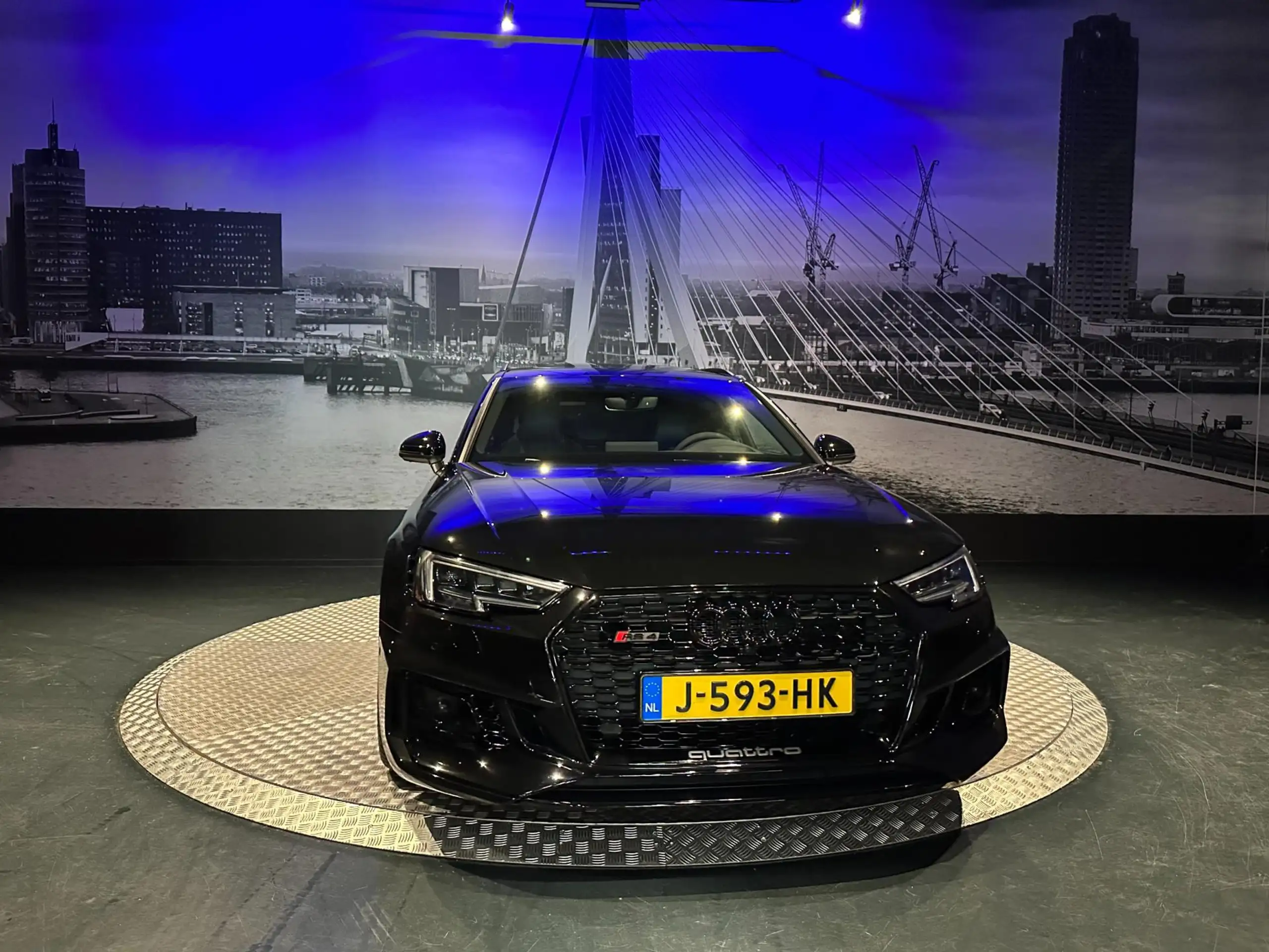 Audi - RS4