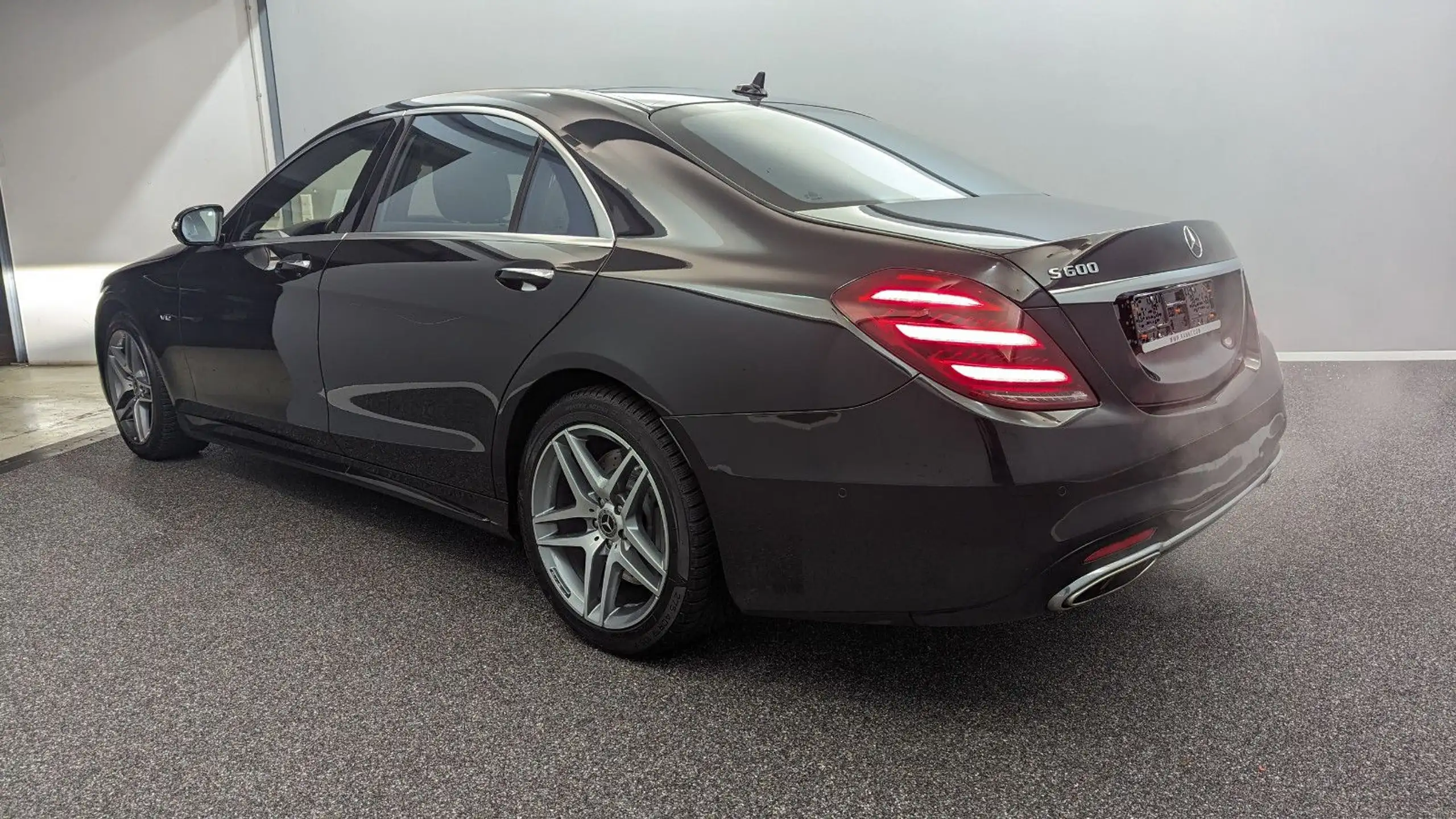 Mercedes-Benz - S 600