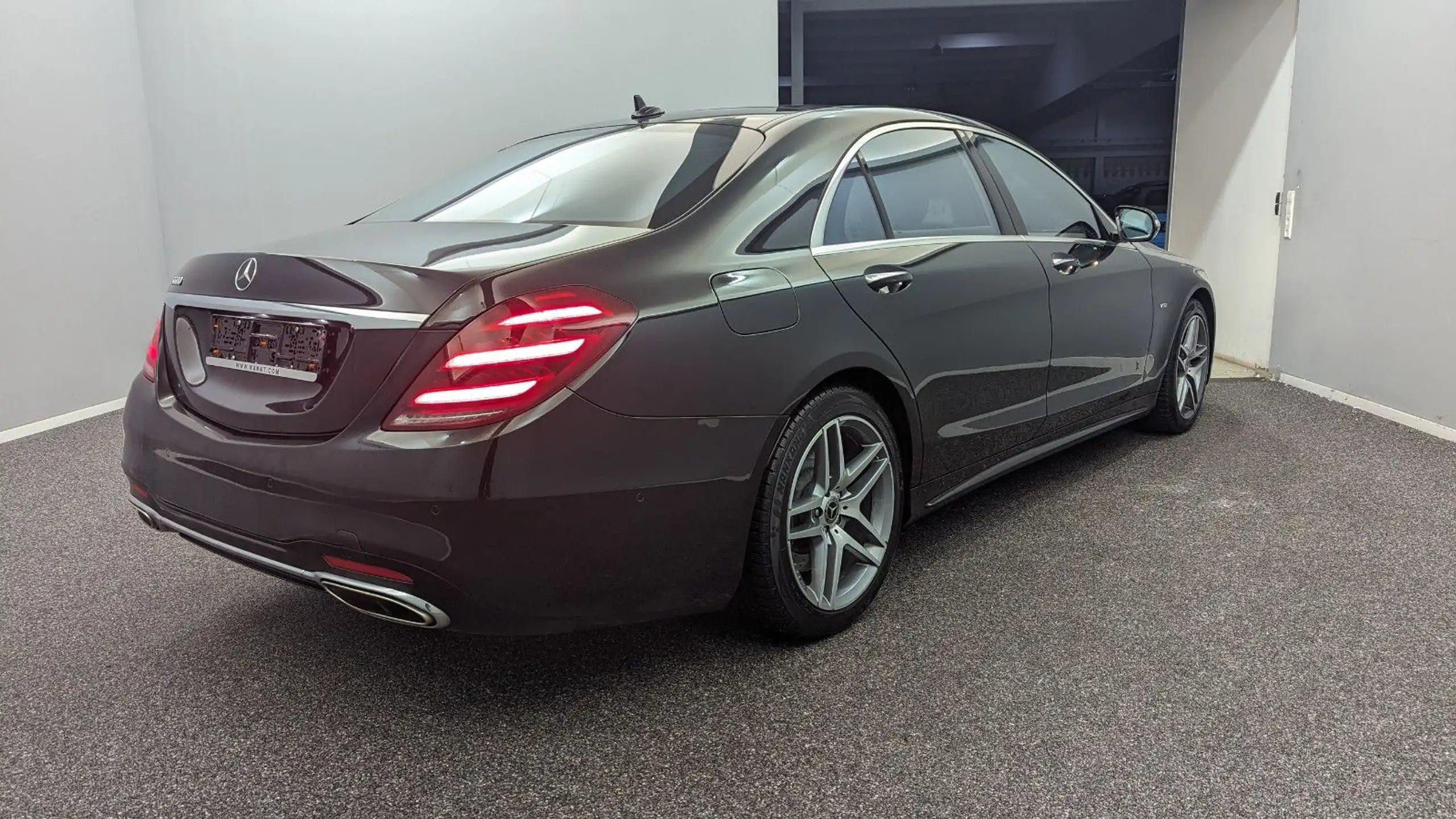 Mercedes-Benz - S 600