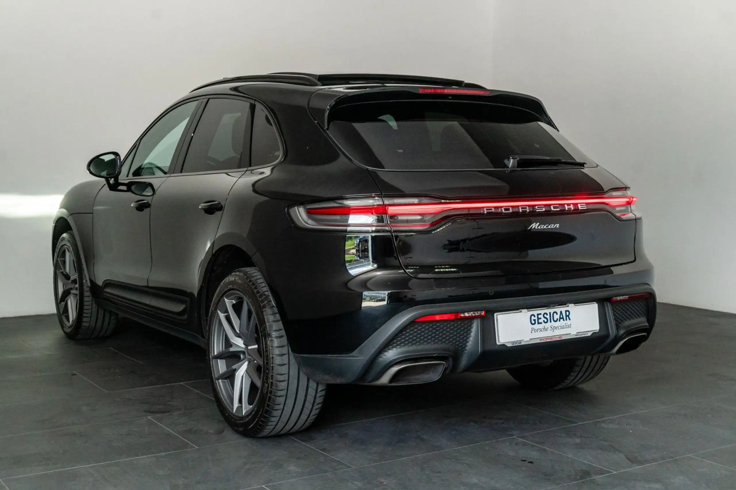 Porsche - Macan