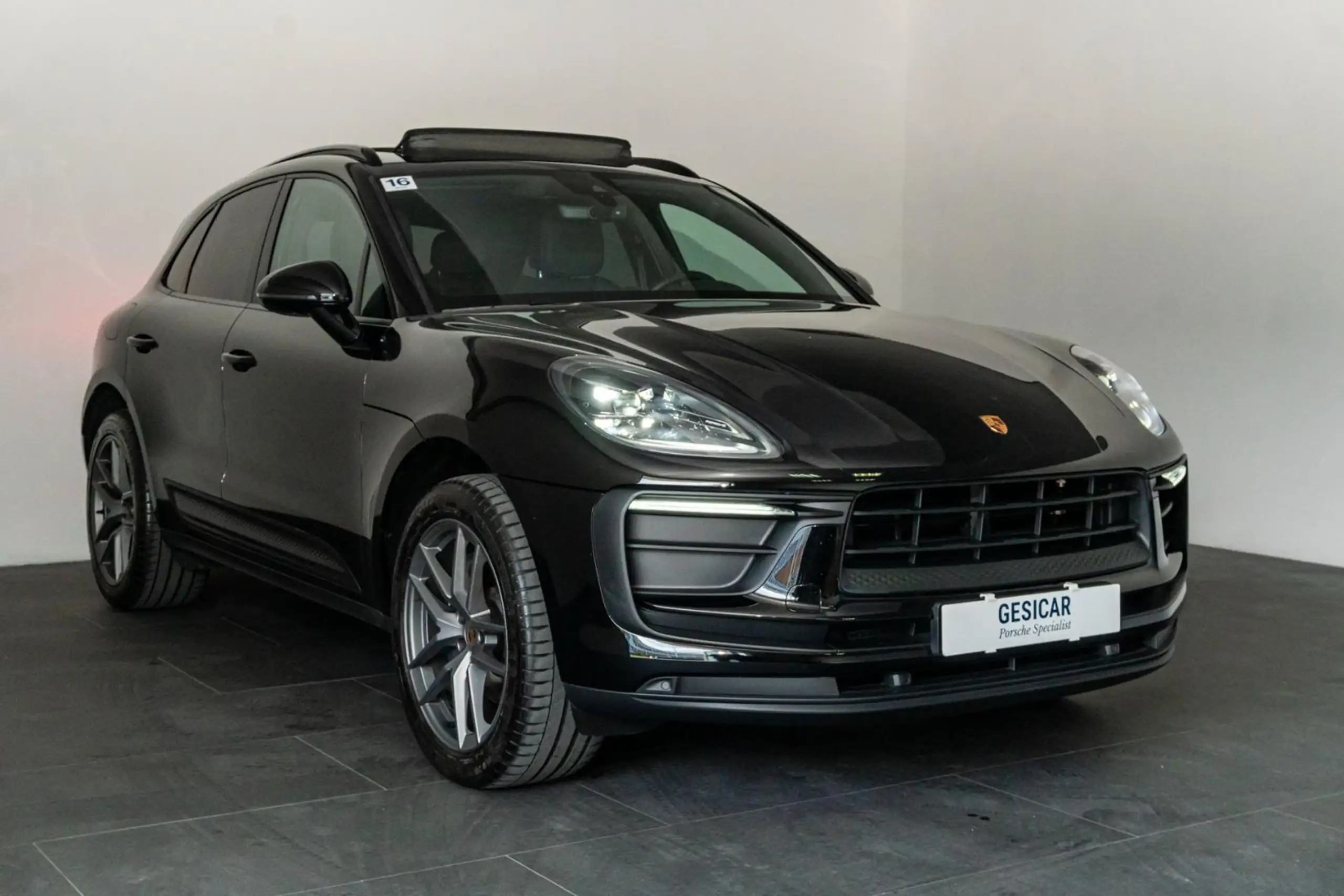 Porsche - Macan