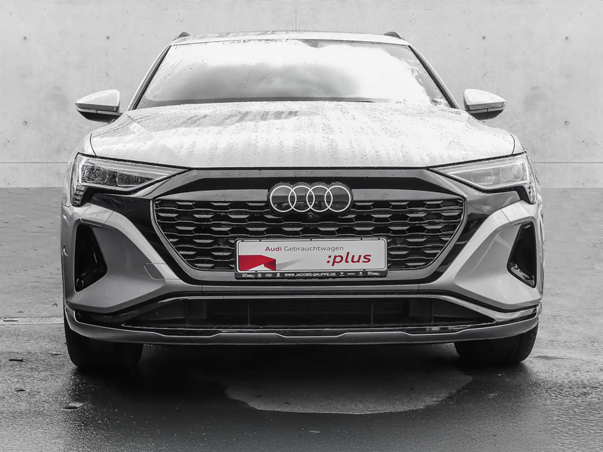 Audi - Q8