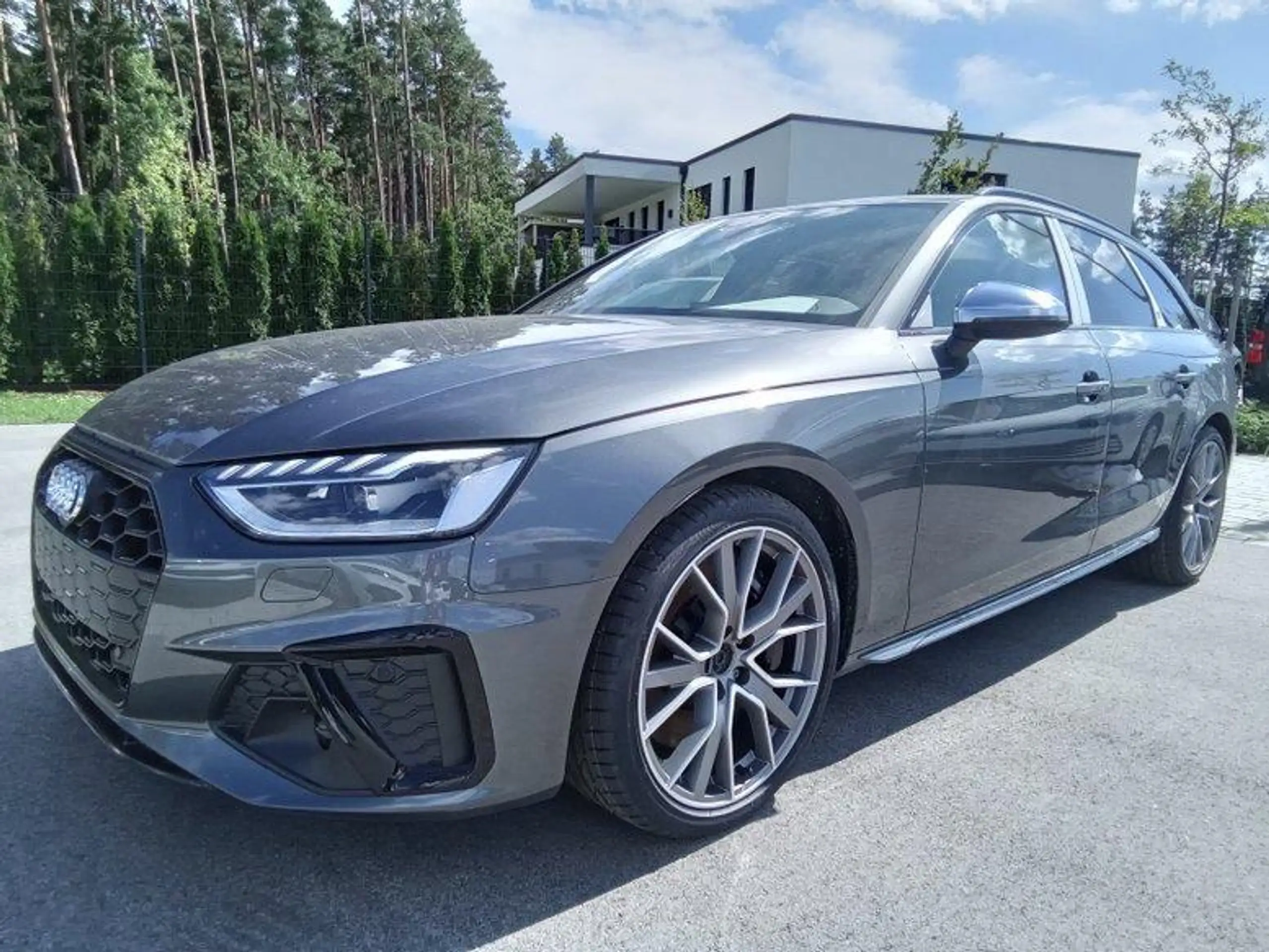 Audi - S4