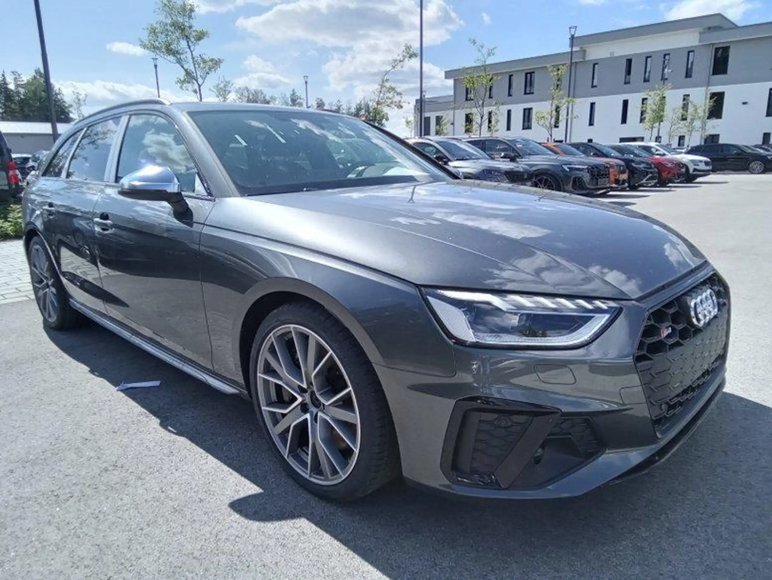 Audi - S4