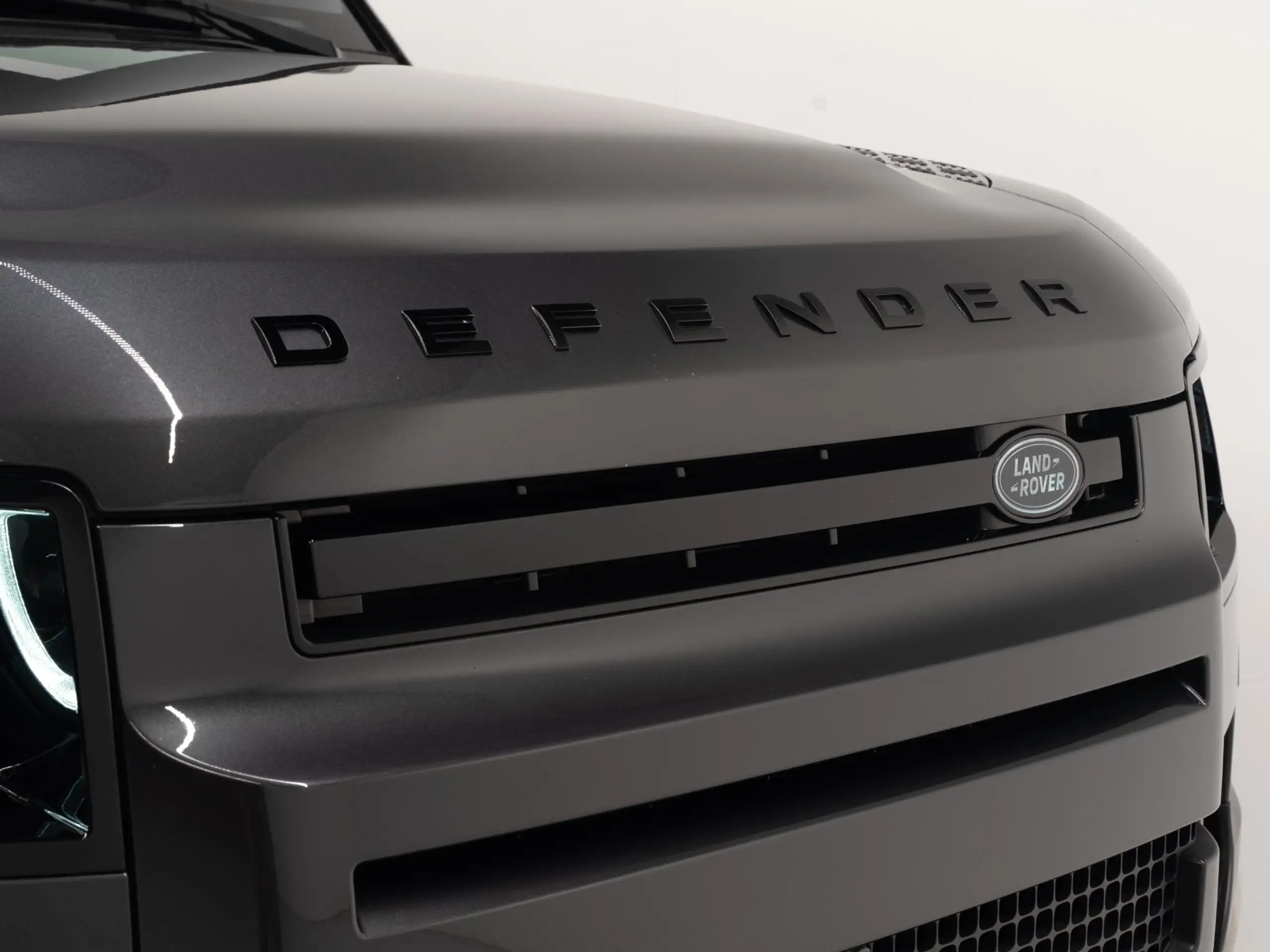 Land Rover - Defender