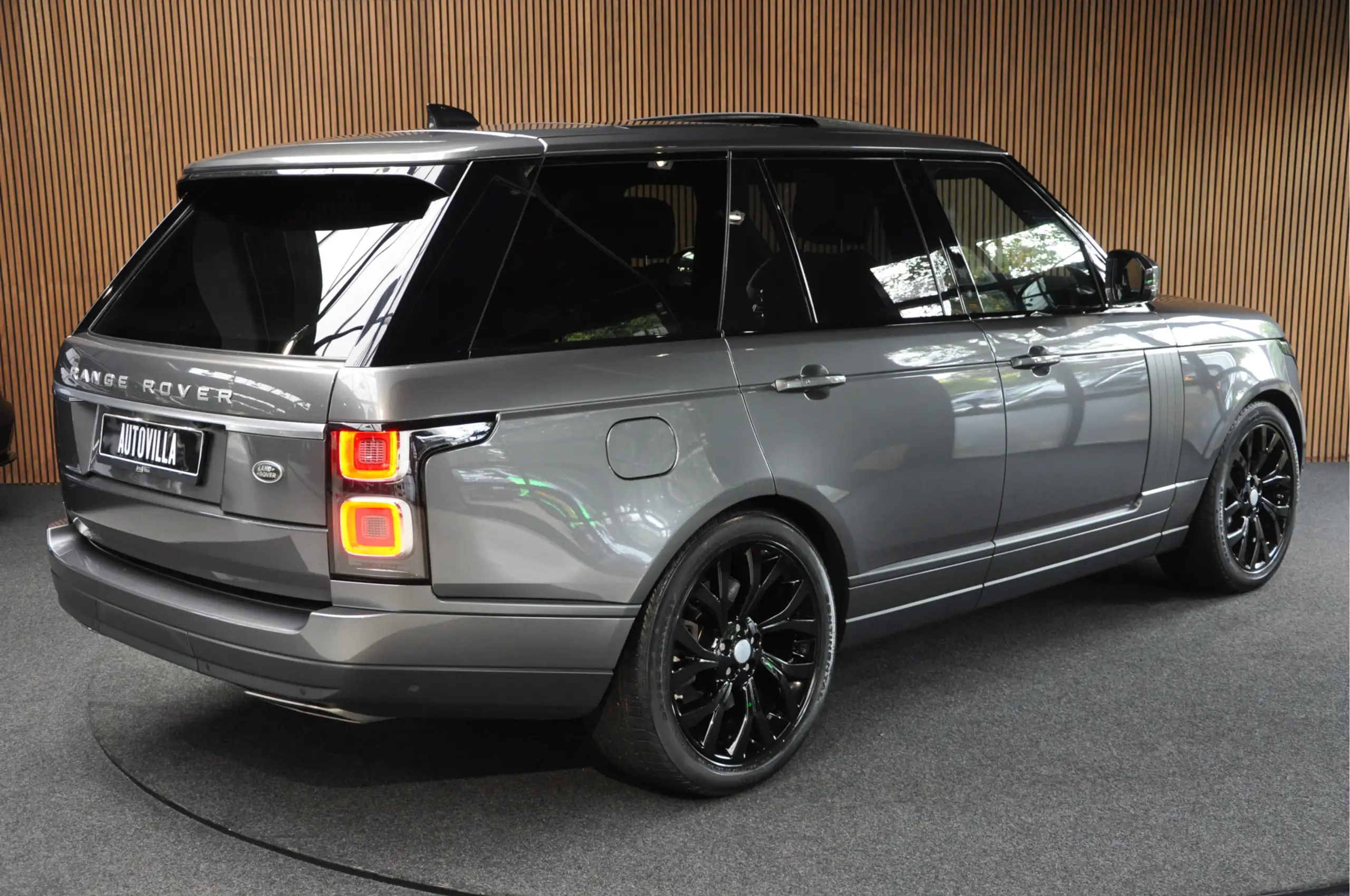 Land Rover - Range Rover