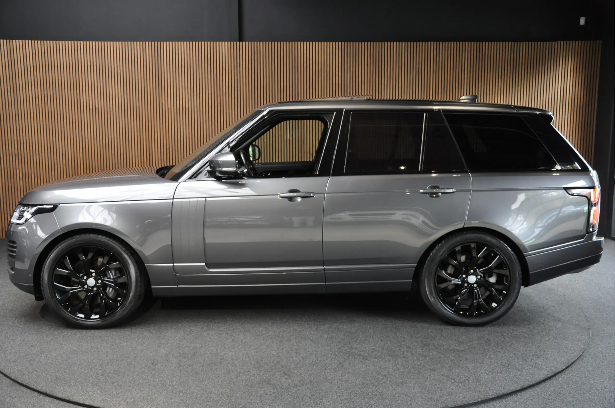 Land Rover - Range Rover