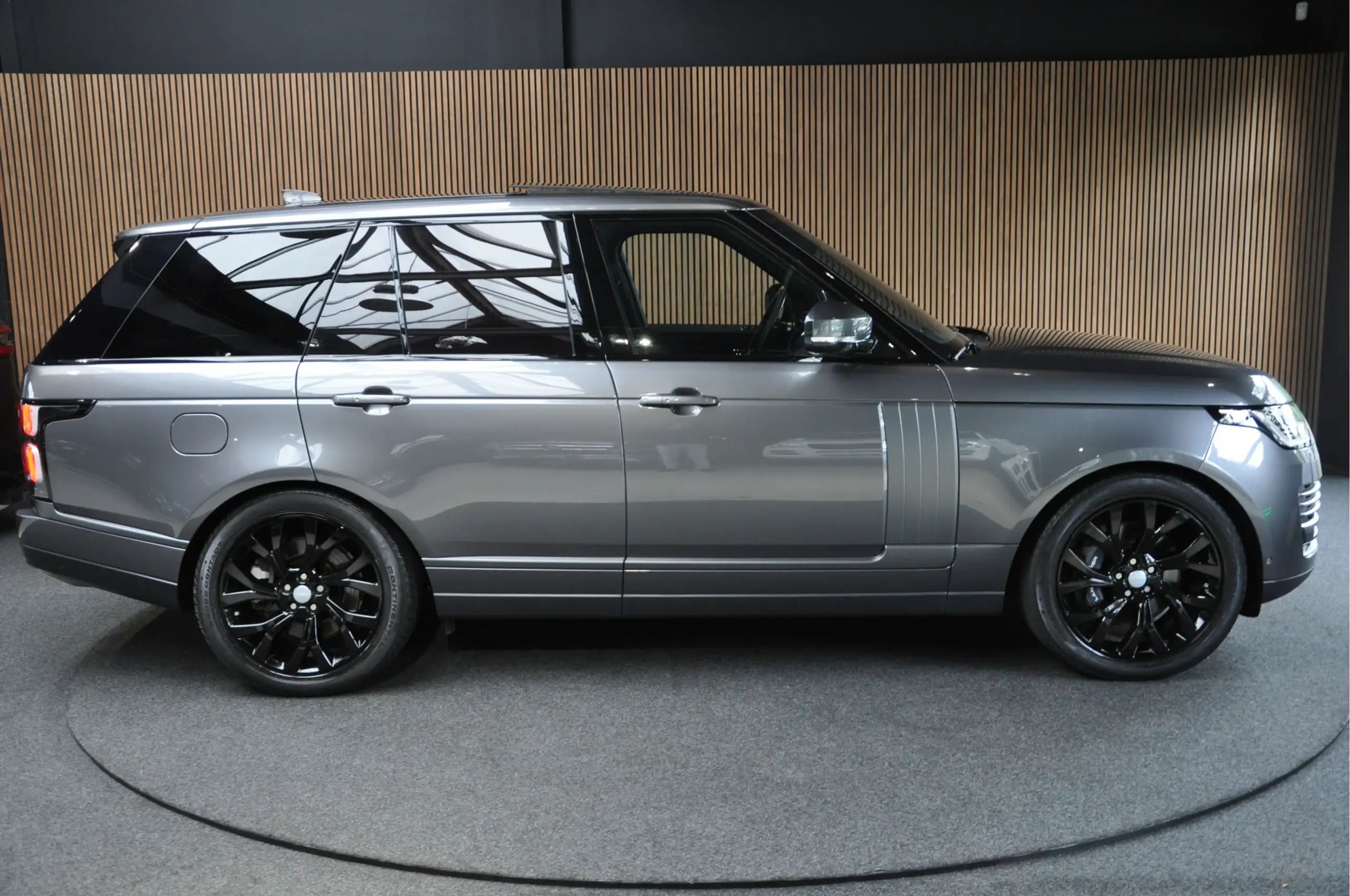 Land Rover - Range Rover