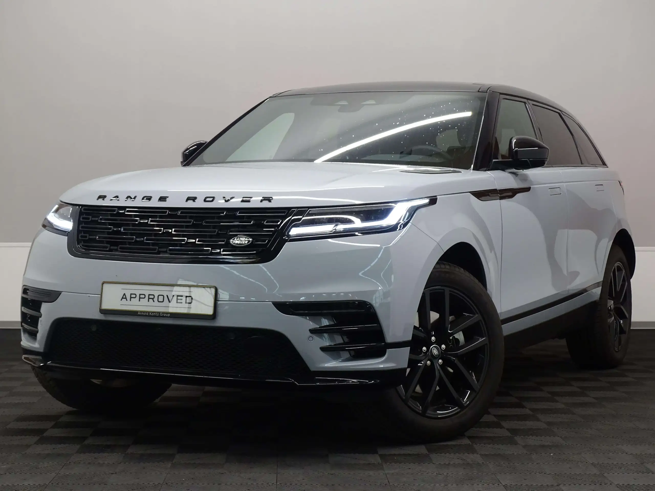 Land Rover - Range Rover Velar