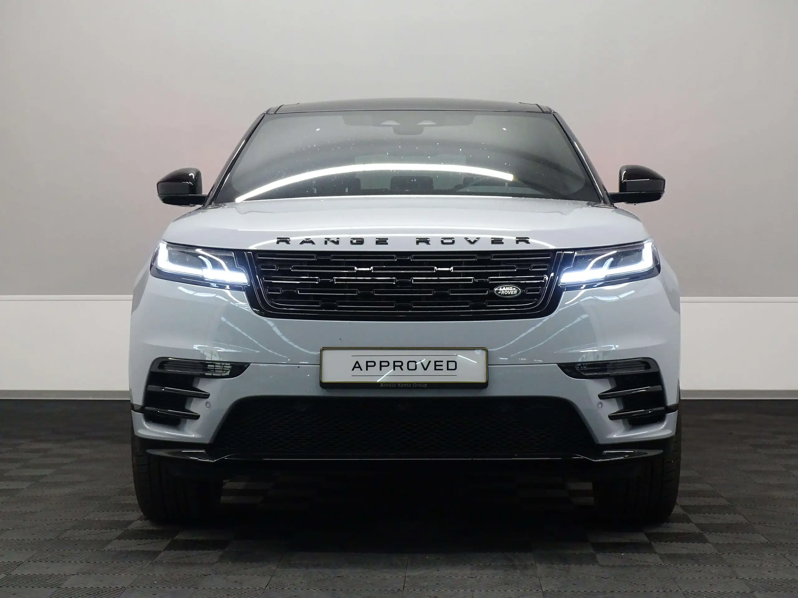 Land Rover - Range Rover Velar