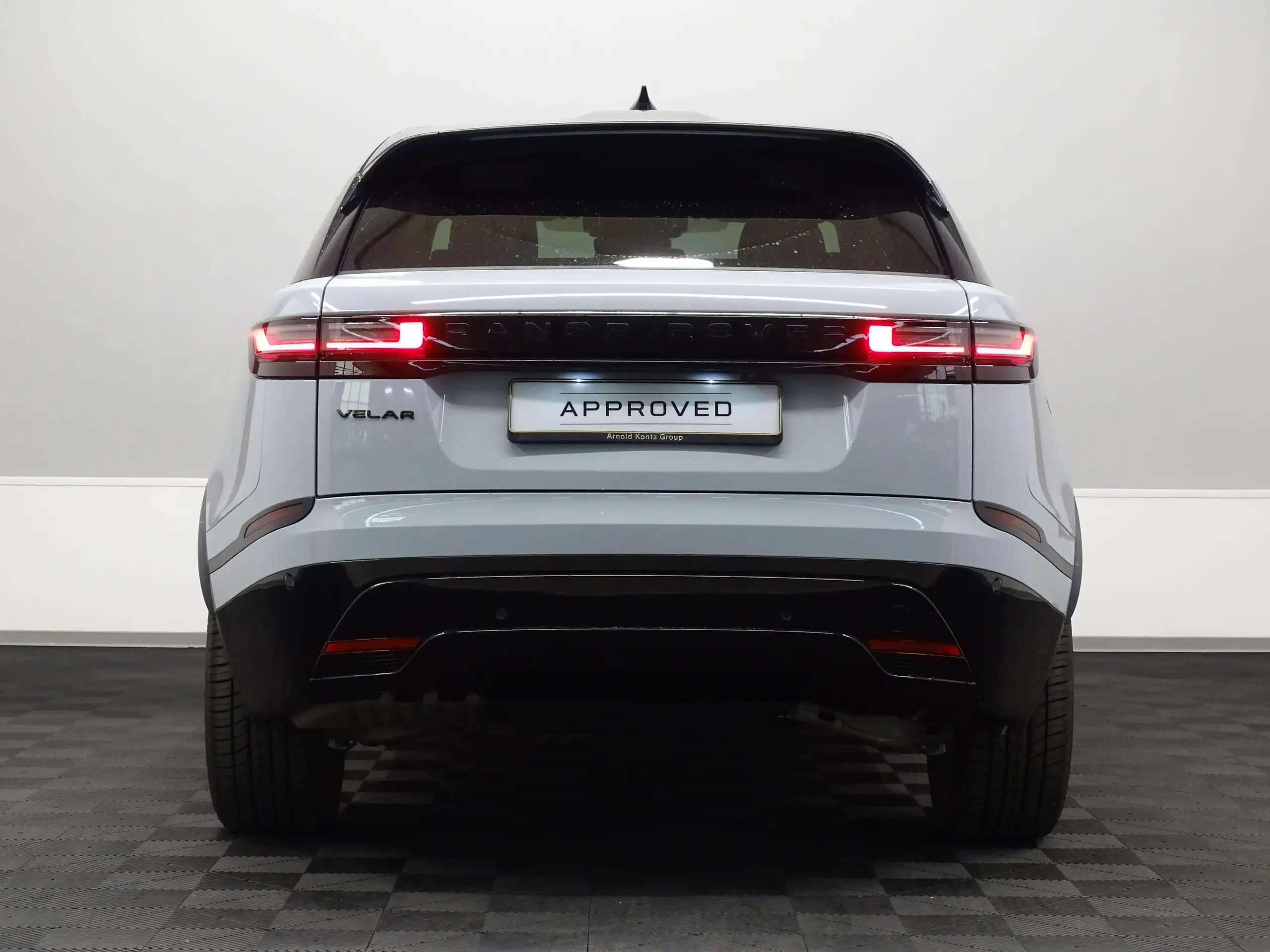 Land Rover - Range Rover Velar