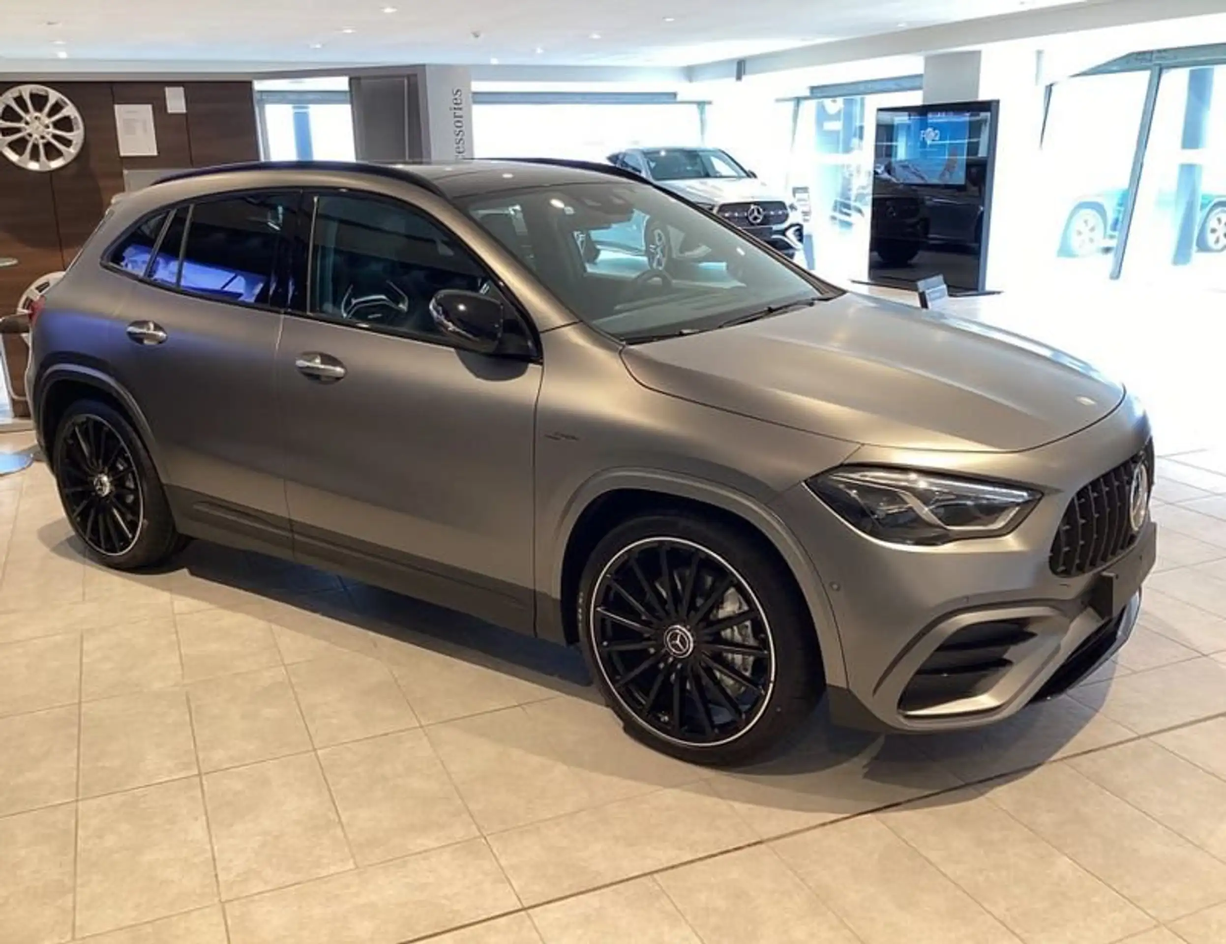 Mercedes-Benz - GLA 35 AMG