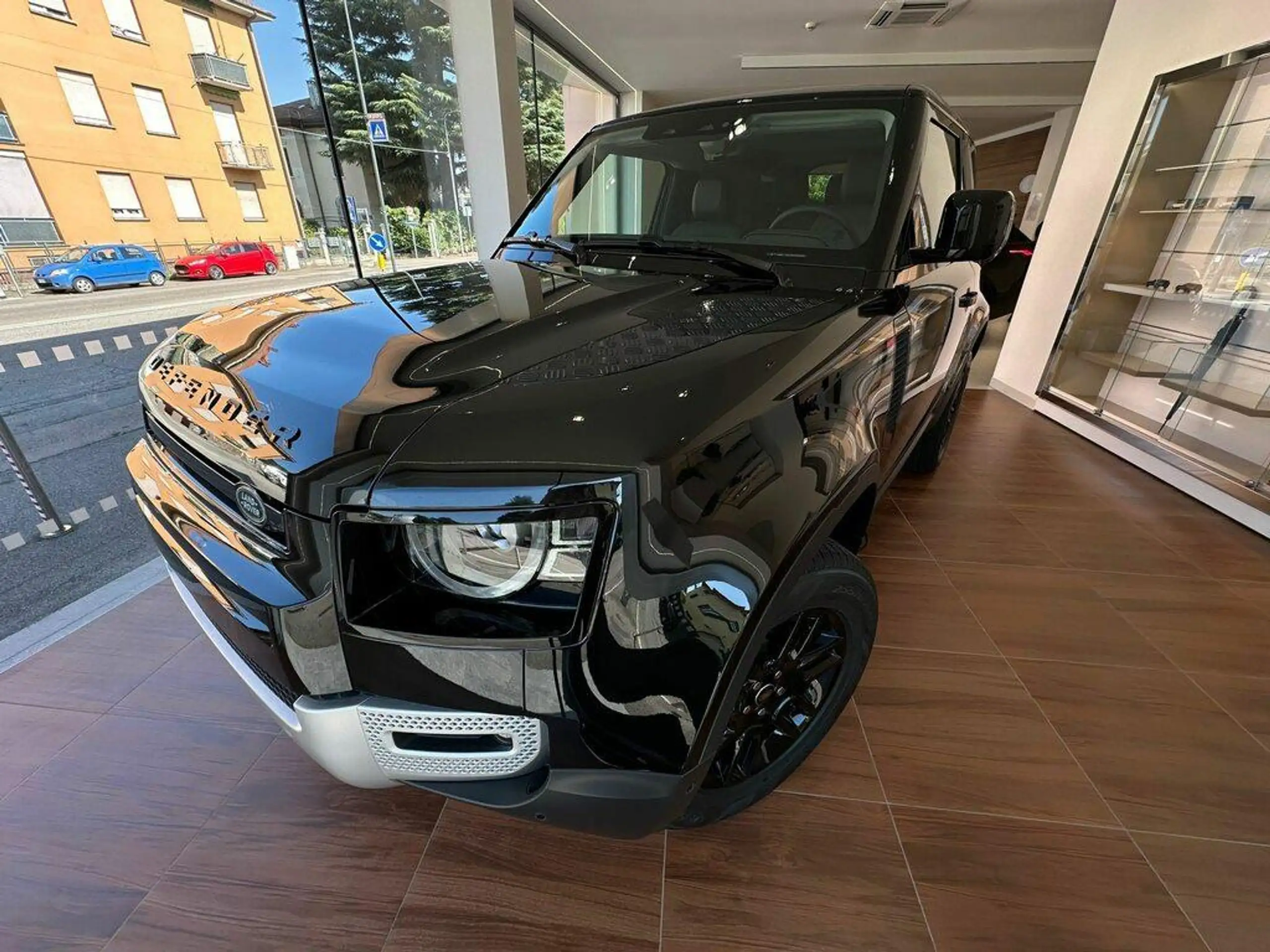 Land Rover Defender 2024