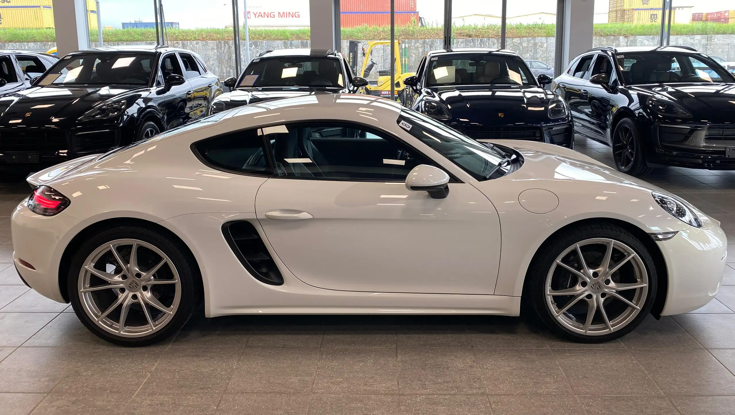 Porsche - Cayman