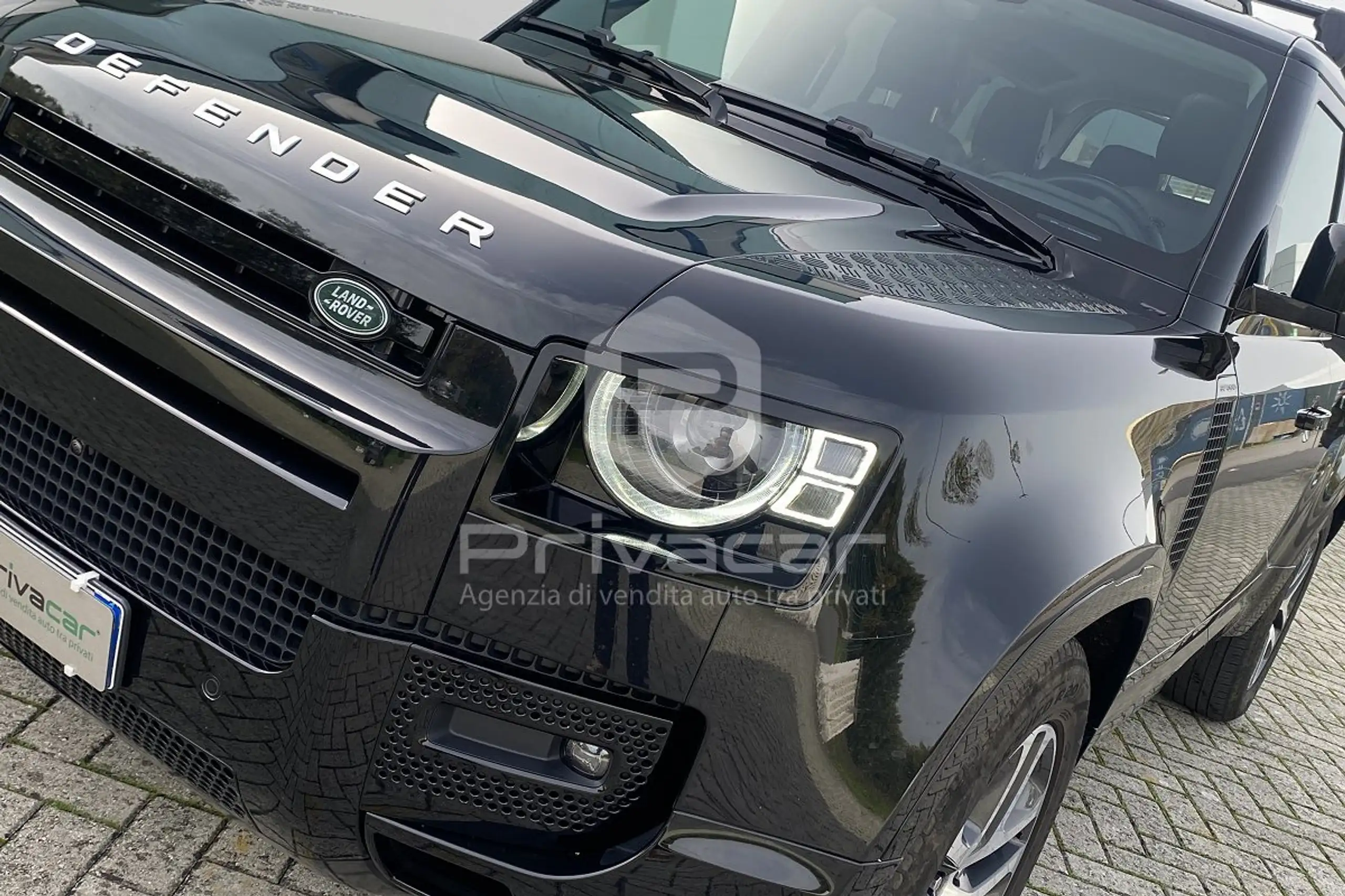 Land Rover Defender 2023