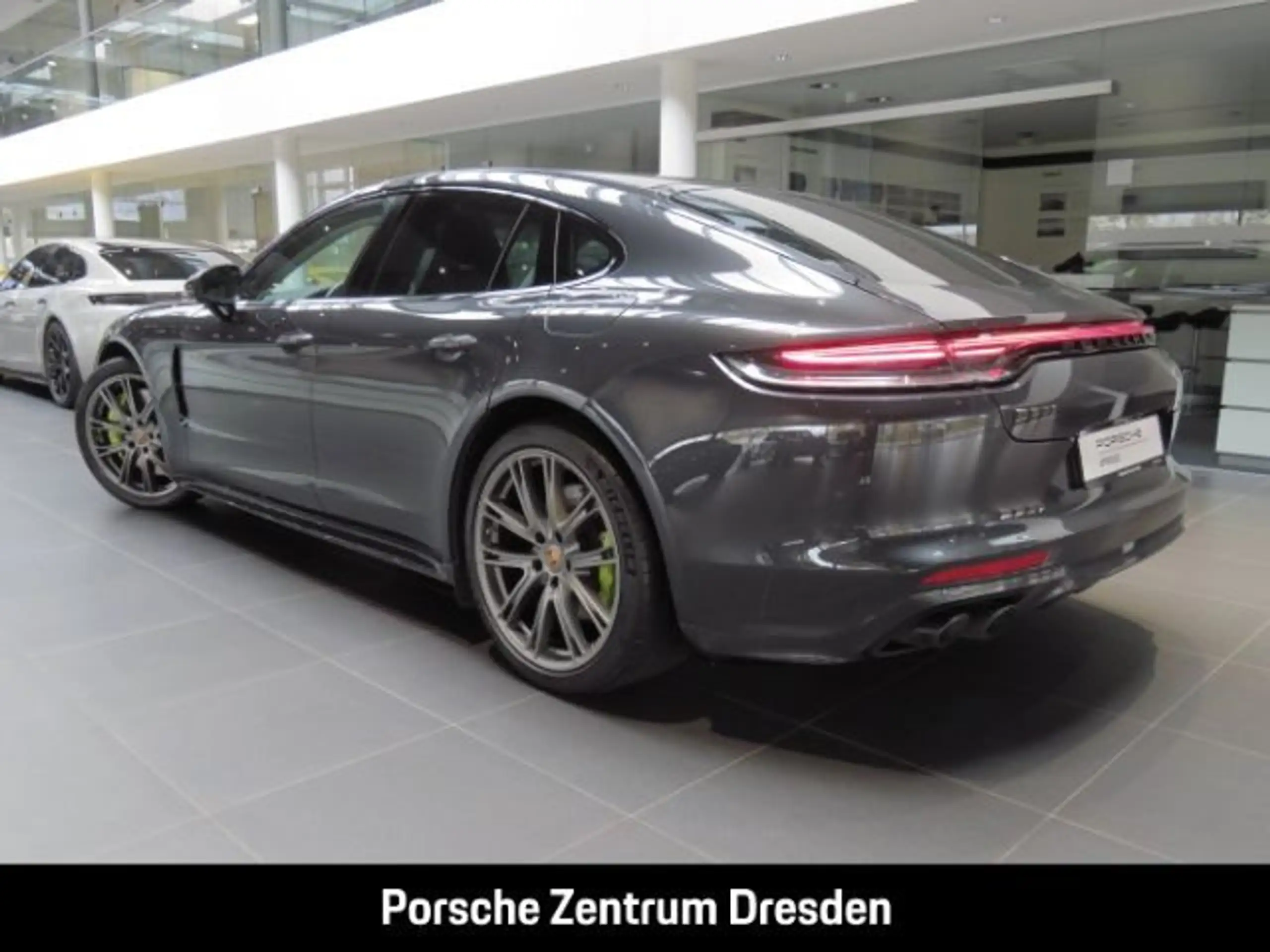 Porsche - Panamera