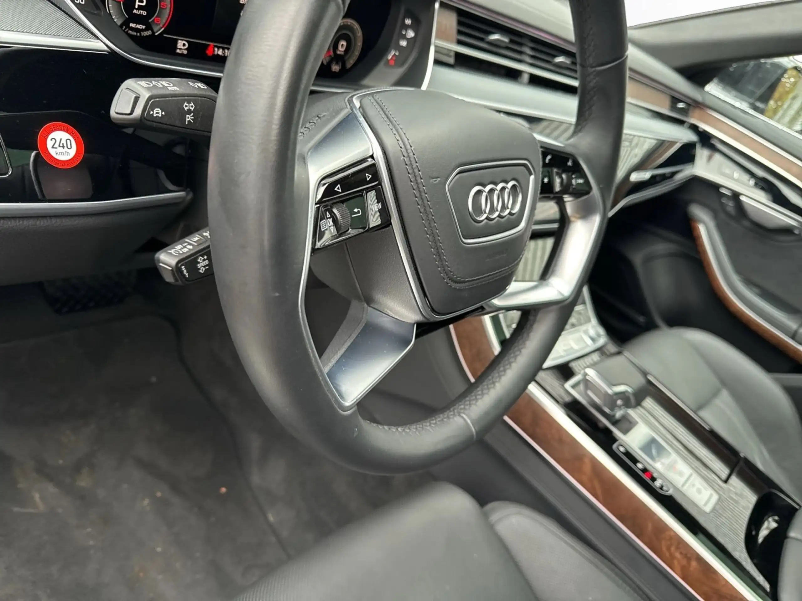 Audi - A8