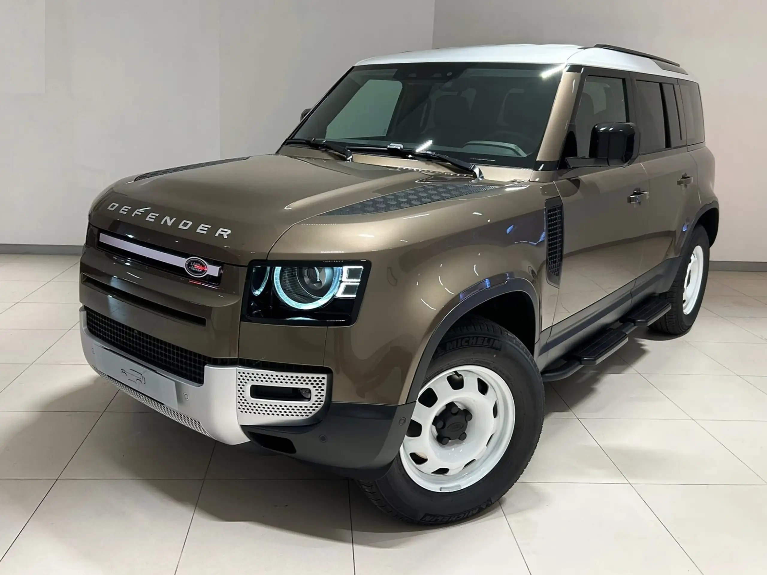 Land Rover Defender 2021