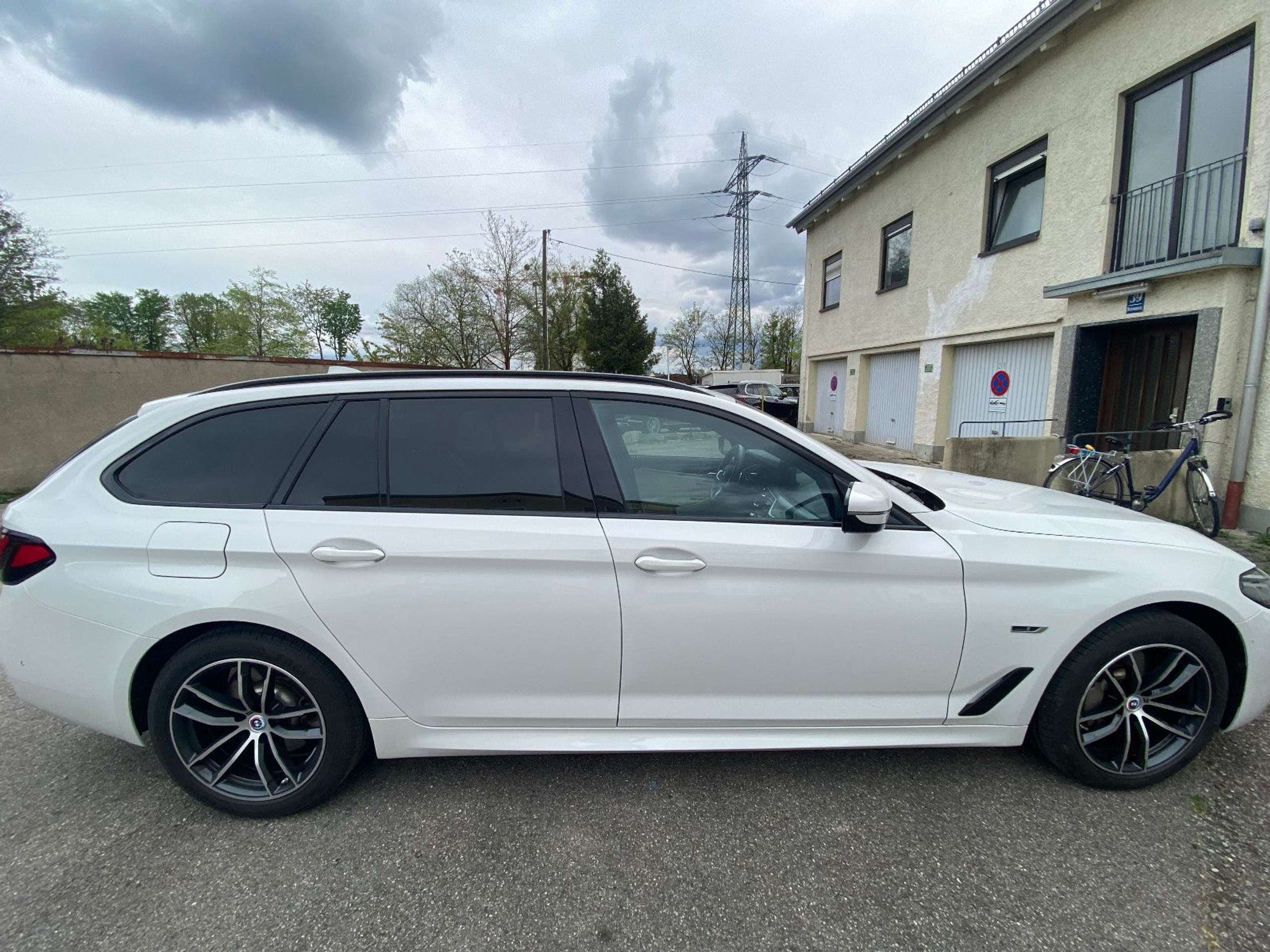 BMW - 530