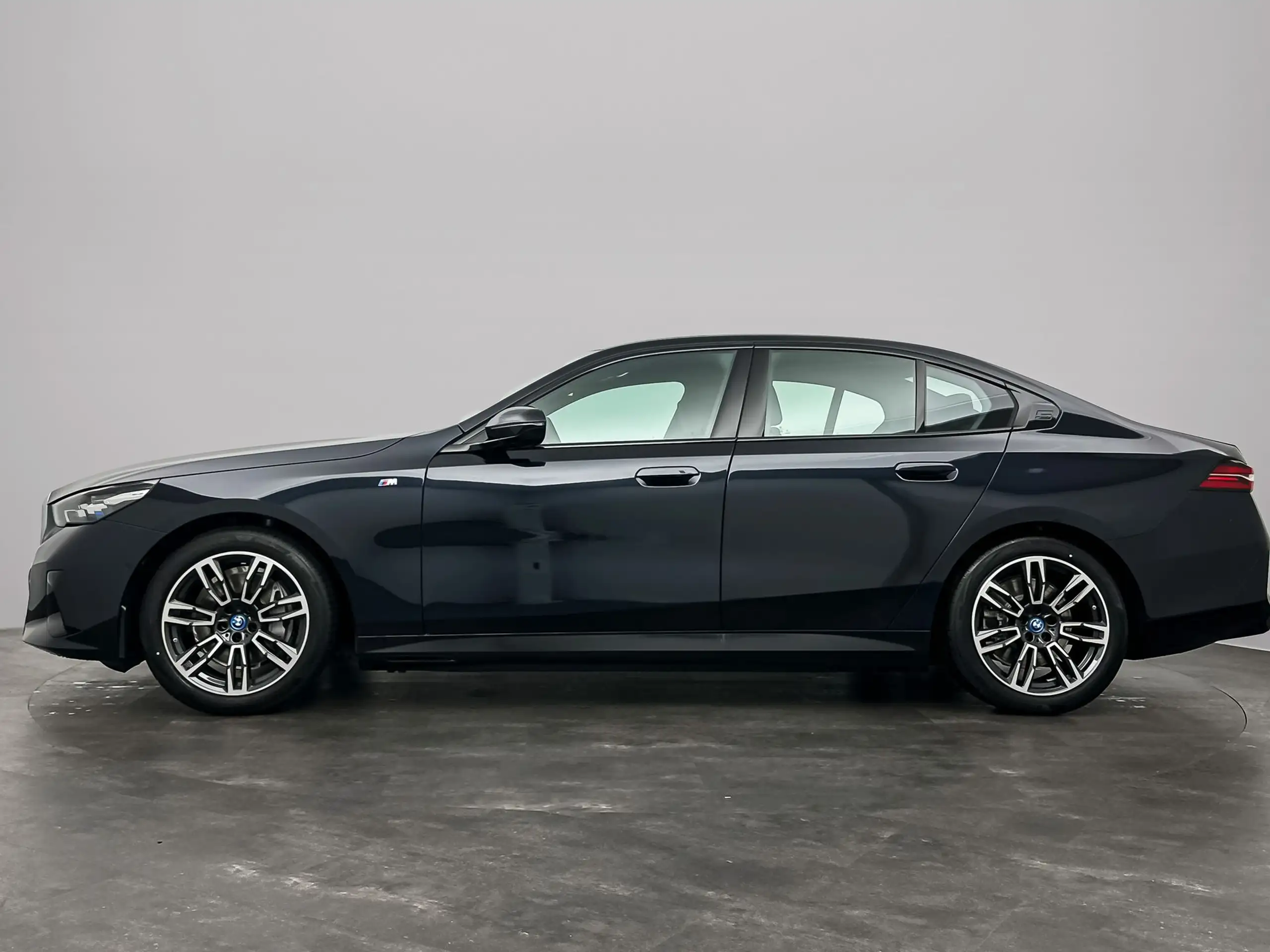 BMW - i5