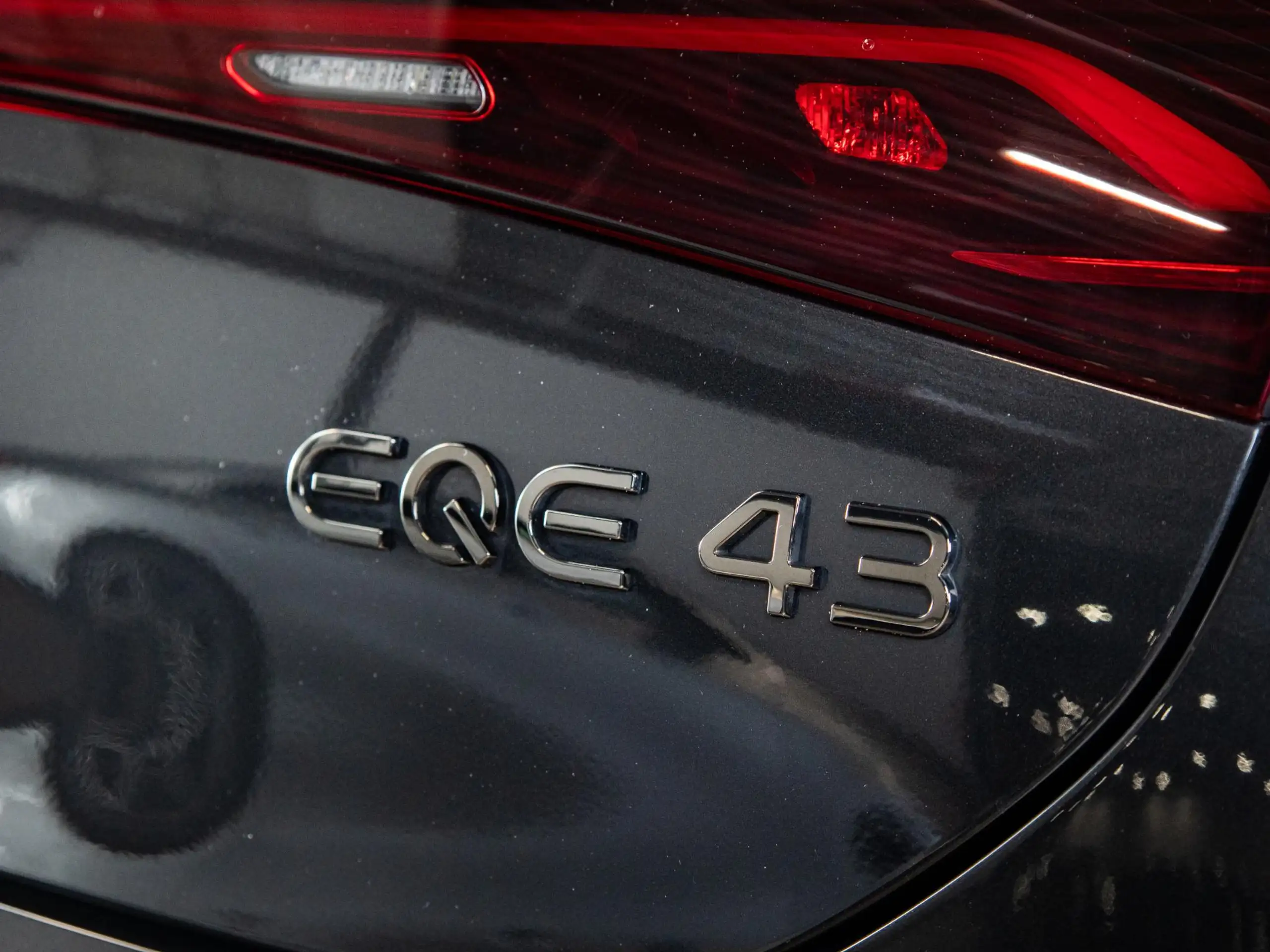 Mercedes-Benz - EQE 43