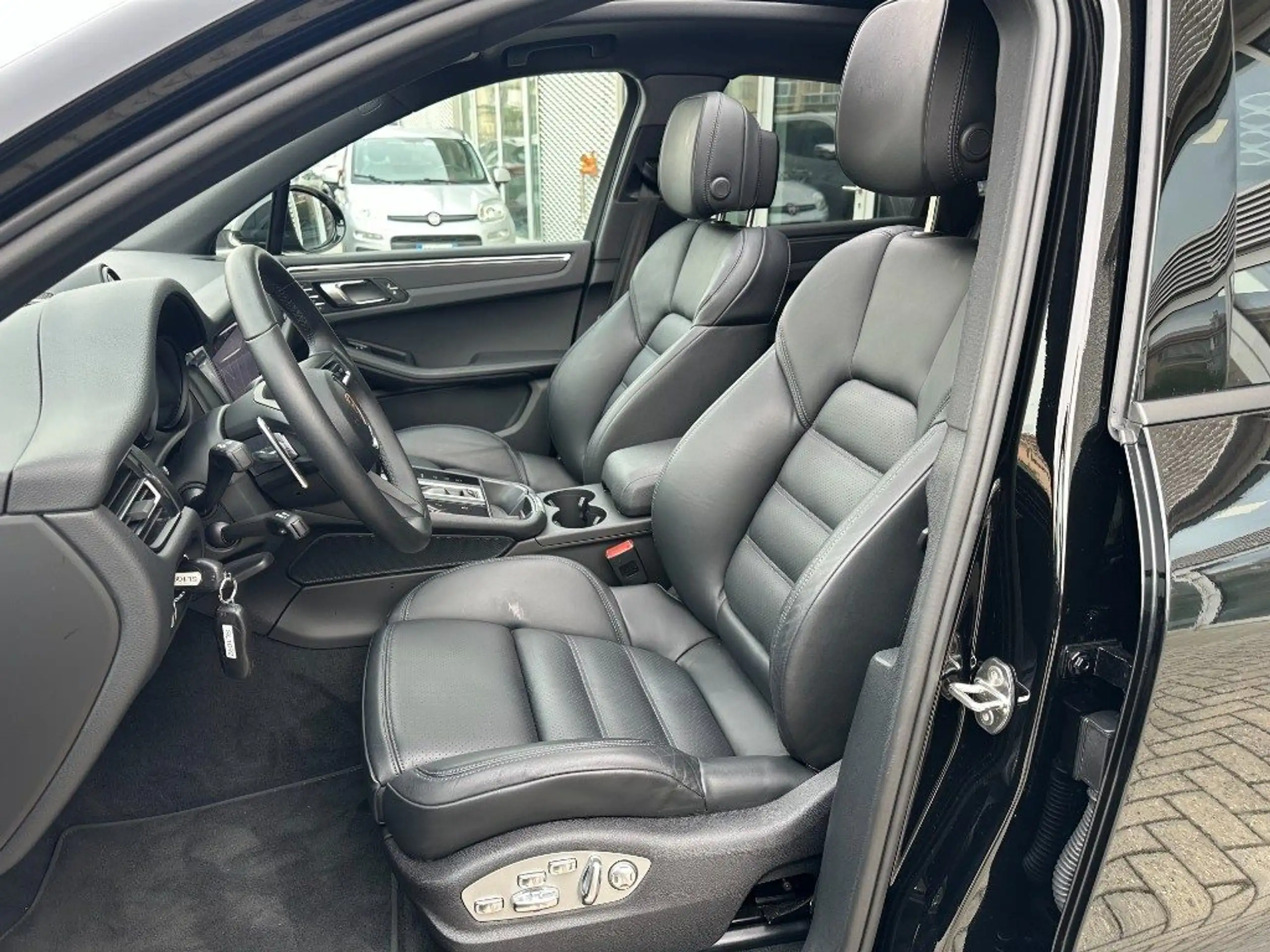 Porsche - Macan