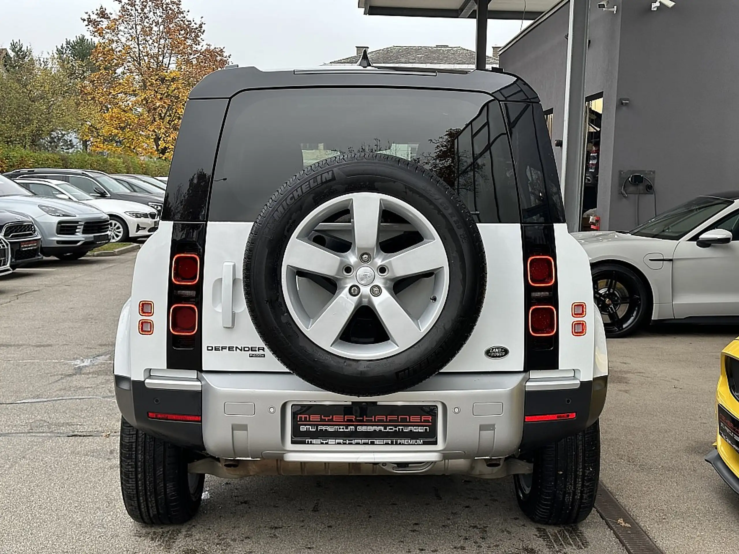 Land Rover - Defender