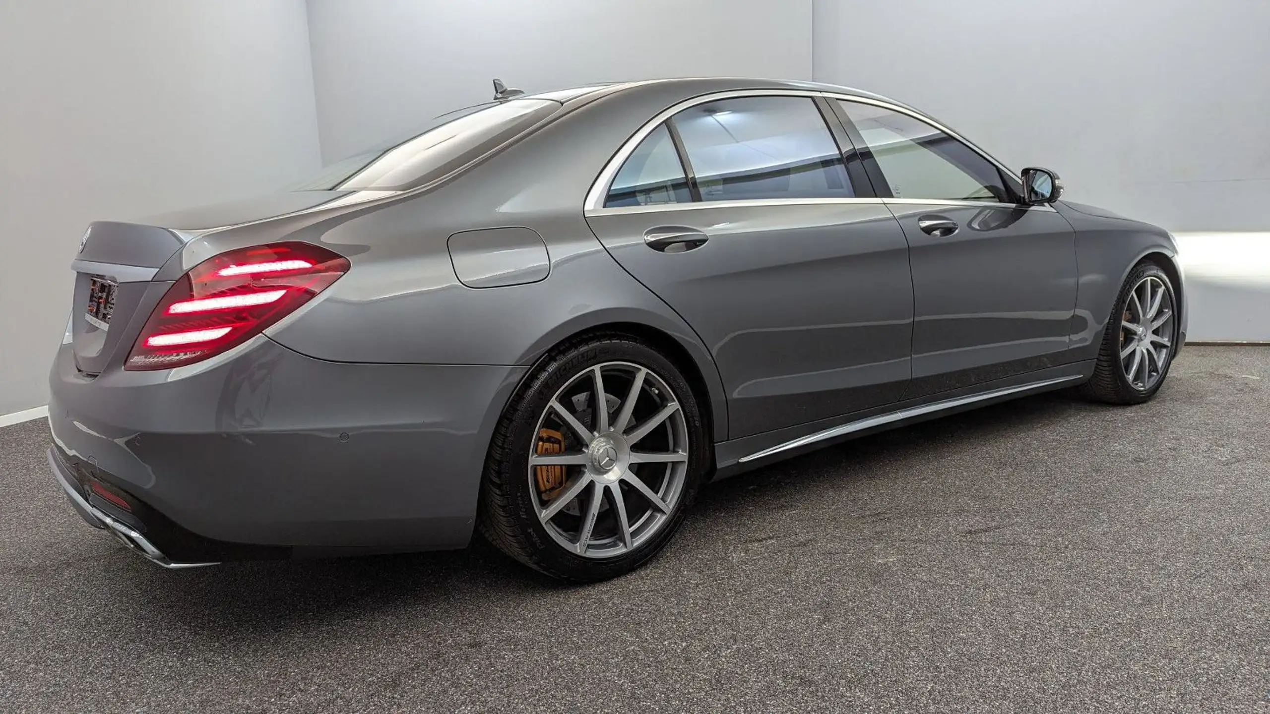 Mercedes-Benz - S 63 AMG