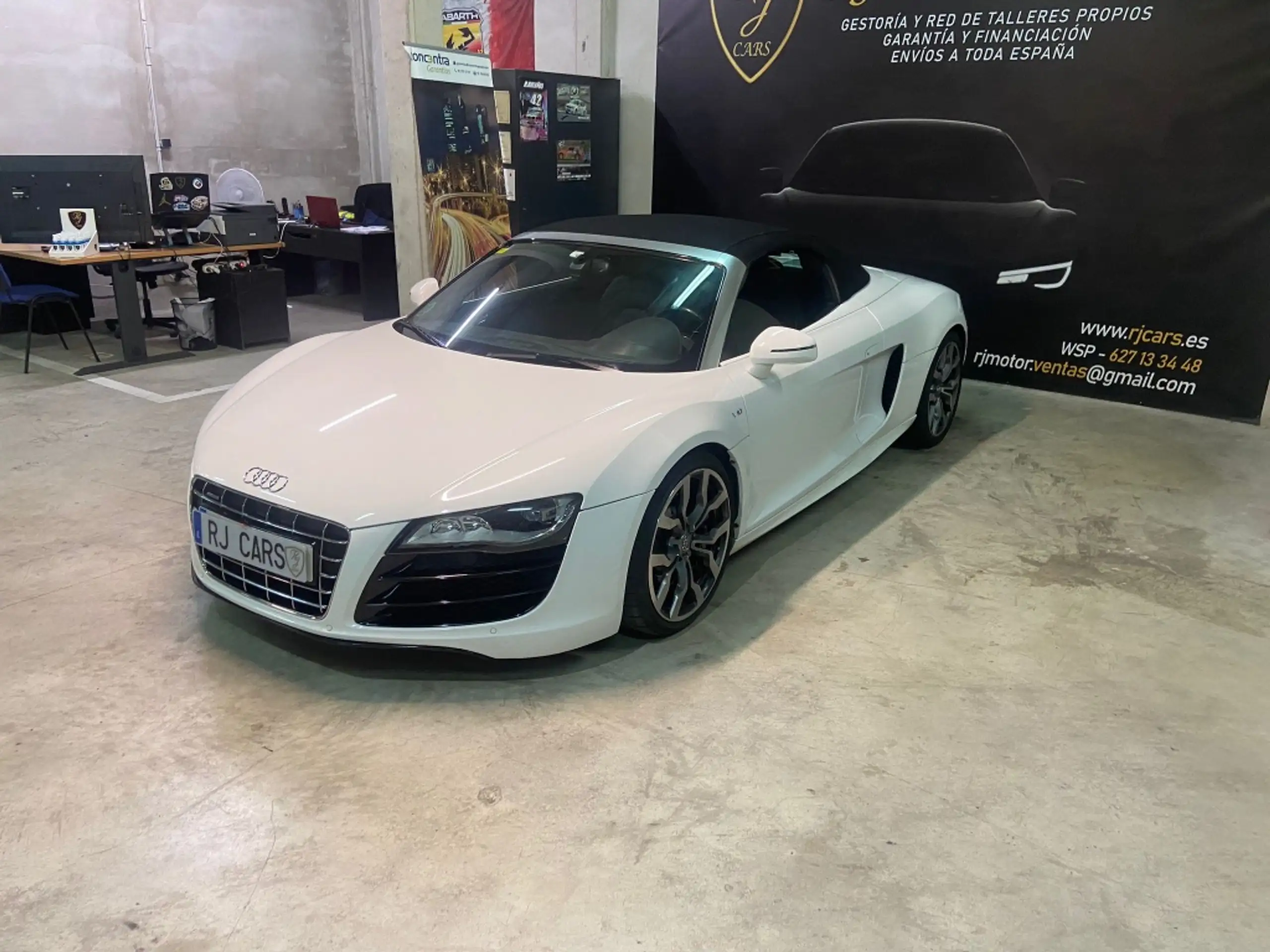 Audi - R8