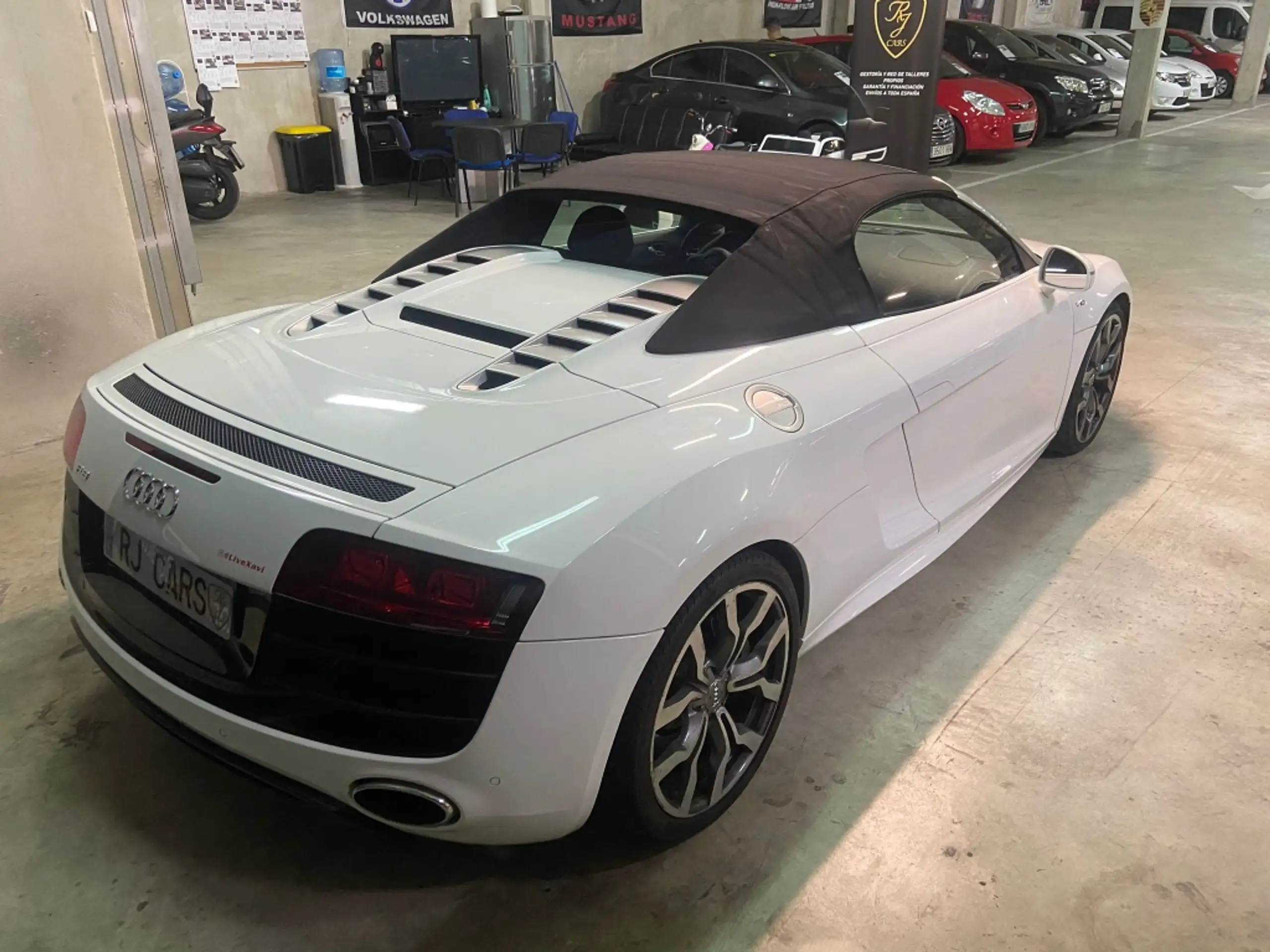 Audi - R8