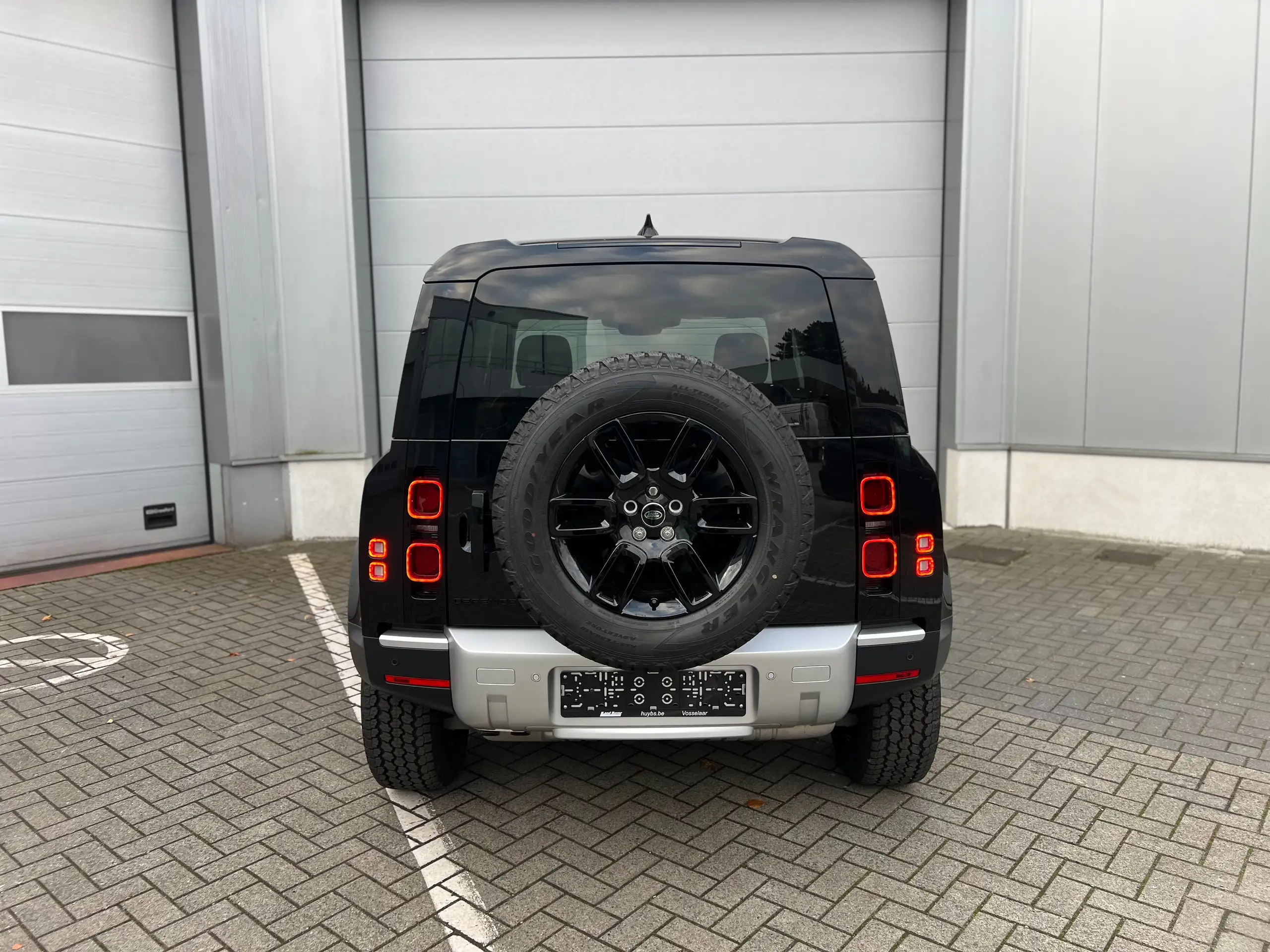 Land Rover - Defender