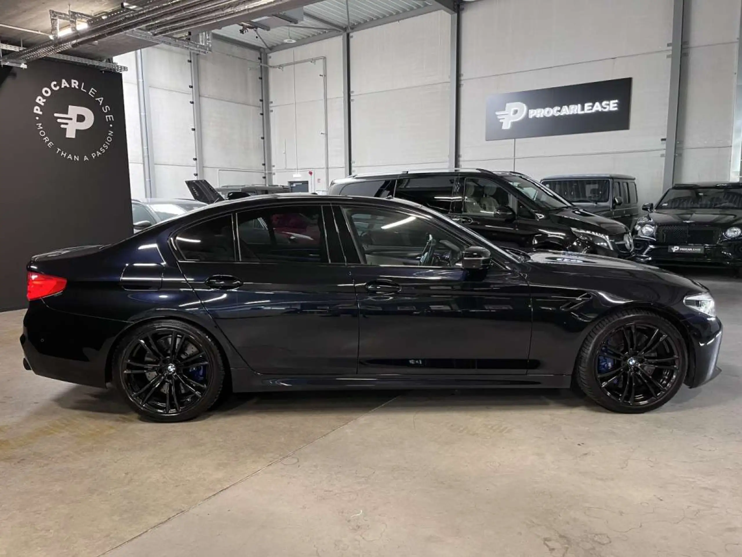 BMW - M5